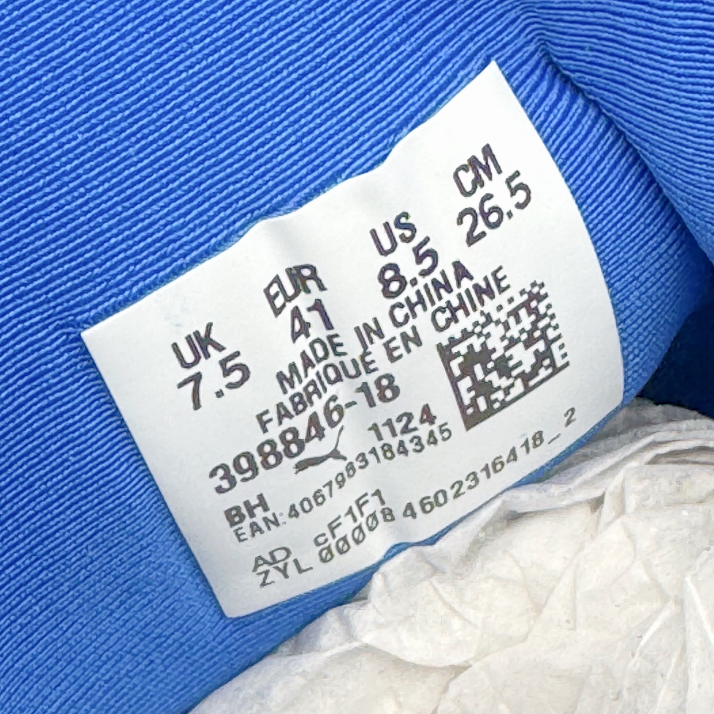 图片[18]-＃G版纯原 PUMA Speedca OG 彪马极速赛车系列低帮德训风拼接复古百搭休闲运动赛车鞋 口碑大厂出品 品控大底版型不断改良更新 全套原纸板楦头开发 确保原汁原味 完美呈现版型 一比一鞋头弧度高度鞋身弧度 独家私模原厂航空铝磨具打磨大底 鞋头坡度极致还原 无解鞋型 原盒原配 圈内天花板工艺 原厂玻璃冲刀 超高清洁度 全鞋零毛边皮料切割 原厂中底布 鞋款从80、90年代赛车手所穿的防火赛车鞋为原型，鞋身线条模仿了赛车的流线廓形，体现了空气动力学原理的结构。简约流畅的外观，恰好又和贯穿其中的Formstrip Logo融合恰到好处，视觉上细节丰富且协调。本次Speedcat OG鞋款归来，最大看点自然式保留了窄版鞋型以及薄底构造。这两年各品牌鞋底越做越厚，Speedcat反其道而行之，上脚几乎无鞋底的效果带来耳目一新的视觉体验。鞋面依旧是以质感细腻的麂皮材质打造，并且大面积近乎全包裹的使用，复古味道也愈发浓烈。配色上更是将最原始的黑色和红色带回，向F1赛车队的标志性队服致敬。相信让各位一眼种草的更多是出挑的大红色，上脚即可瞬间点亮整体造型，在以球鞋为核心的OOTD中脱颖而出。而另一款黑色则是低调的万金油，彰显新潮个性的同时又不喧宾夺主，也是热爱简约系穿搭朋友的首选。 尺码：35.5 36 37 37.5 38 38.5 39 40 40.5 41 42 42.5 43 44 44.5 45 46-选品中心