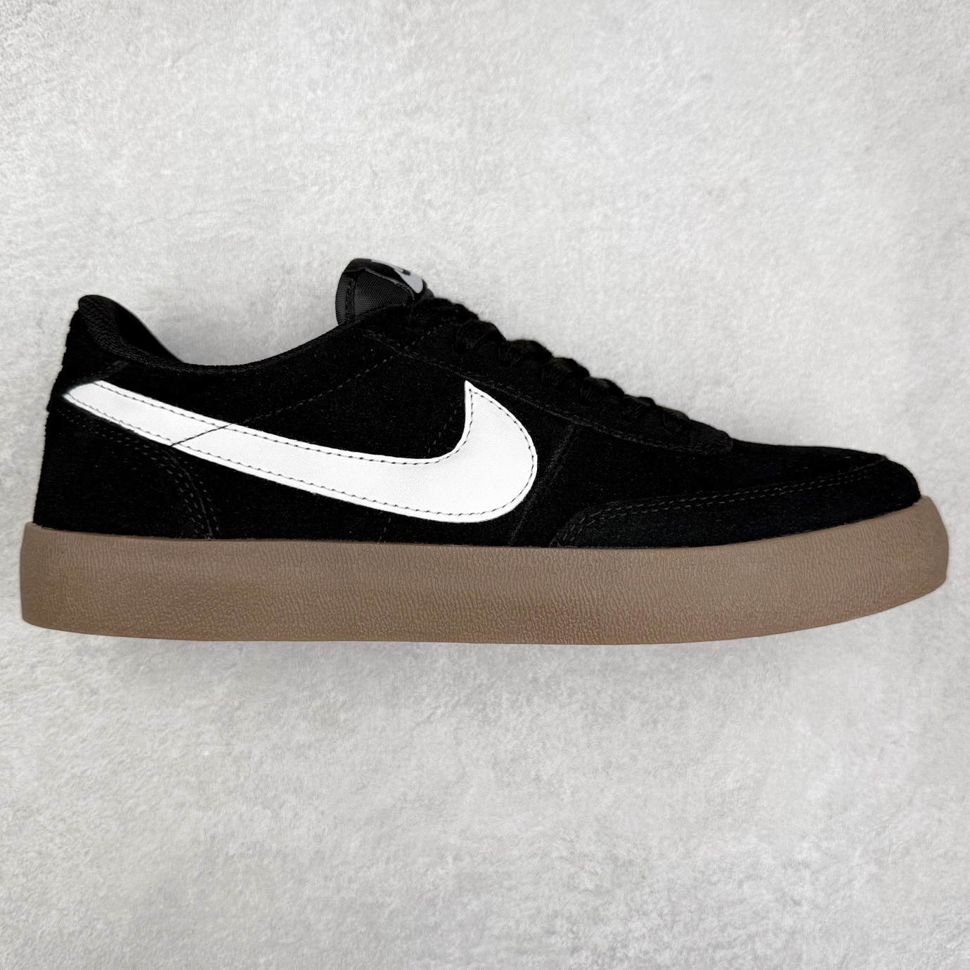 J.Crew x NK Killshot II Leather 联名复古板鞋 FQ8903-002 采用米白色皮革制作鞋身 Swoosh 点缀其中 最后搭载棕色生胶大底 流露出满满的复古气气息 尺码:36 36.5 37.5 38 38.5 39 40 40.5 41 42 42.5 43 44 44.5 45-选品中心