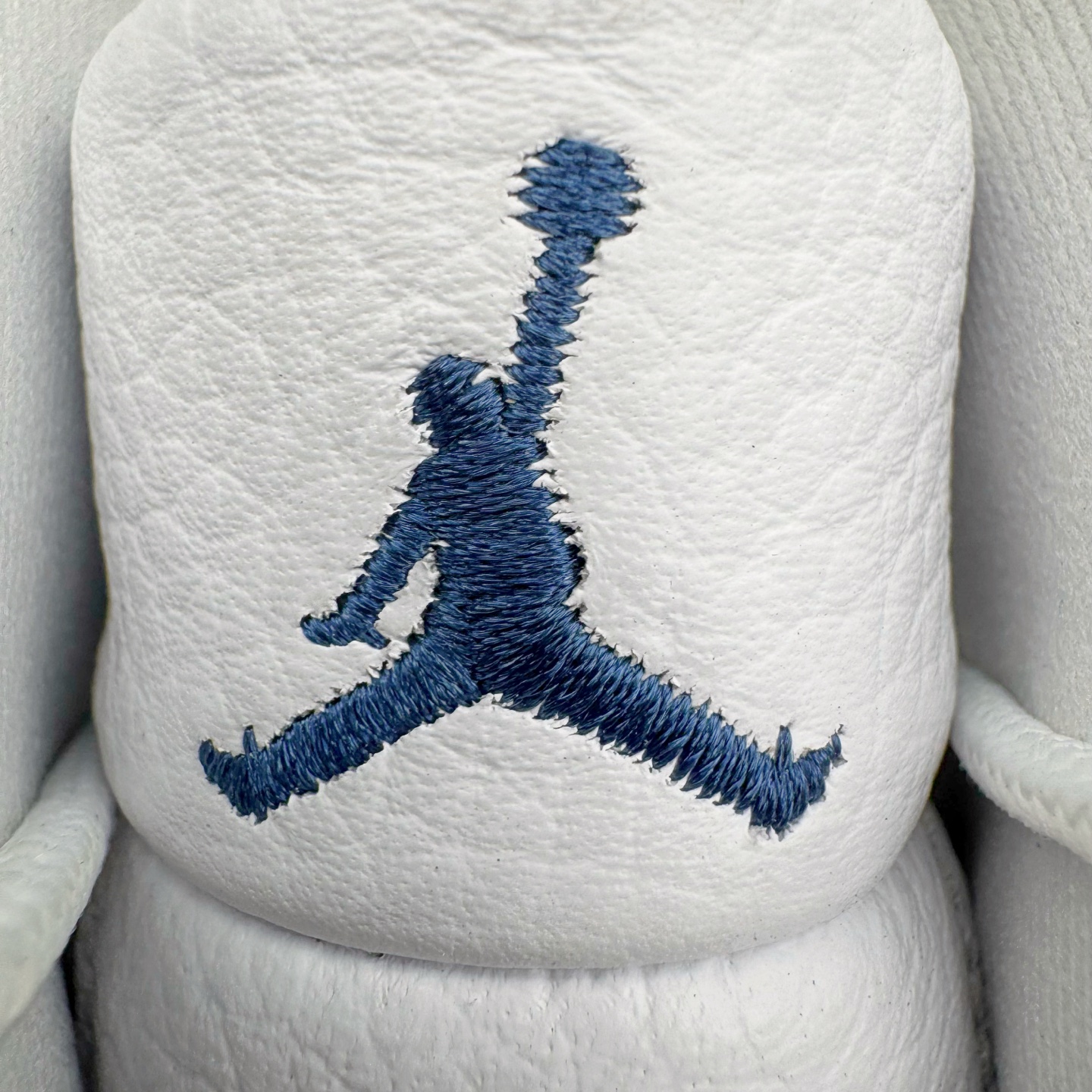 图片[12]-＃PK纯原 Air Jordan AJ12 Retro 法国蓝 货号：CT8013-114 外贸特供批次 原楦原档案数据开模打造 原汁原味12代鞋型 进口原厂皮料 原厂碳板 原装材料 原厂定制金属扣 原厂电绣 支持与公司货全方位对比 只服务于5%懂鞋的高端客户 发国外可支持各种retail商店充正寄售 尺码：40 40.5 41 42 42.5 43 44 44.5 45 45.5 46 47.5 48.5-选品中心