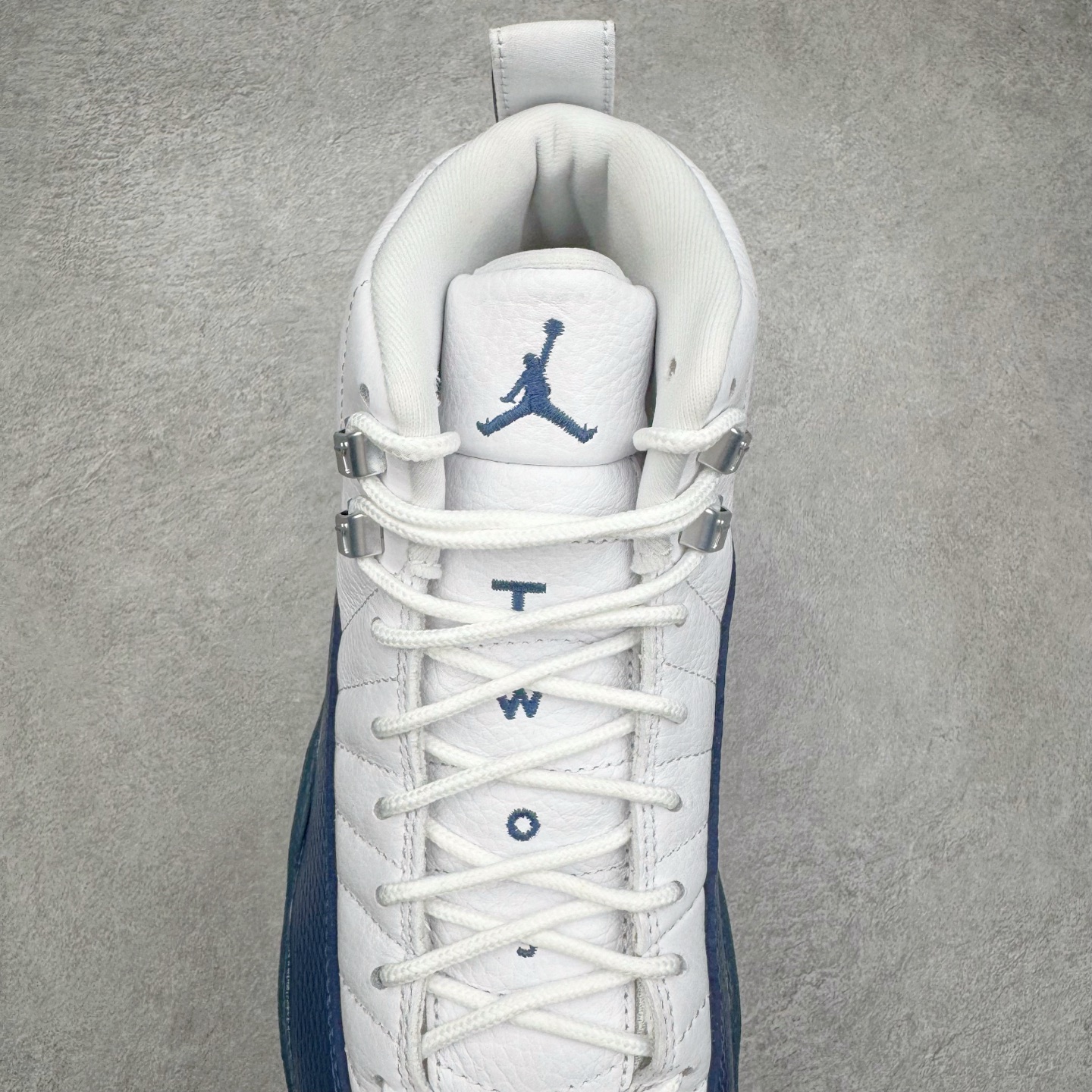图片[5]-＃PK纯原 Air Jordan AJ12 Retro 法国蓝 货号：CT8013-114 外贸特供批次 原楦原档案数据开模打造 原汁原味12代鞋型 进口原厂皮料 原厂碳板 原装材料 原厂定制金属扣 原厂电绣 支持与公司货全方位对比 只服务于5%懂鞋的高端客户 发国外可支持各种retail商店充正寄售 尺码：40 40.5 41 42 42.5 43 44 44.5 45 45.5 46 47.5 48.5-选品中心