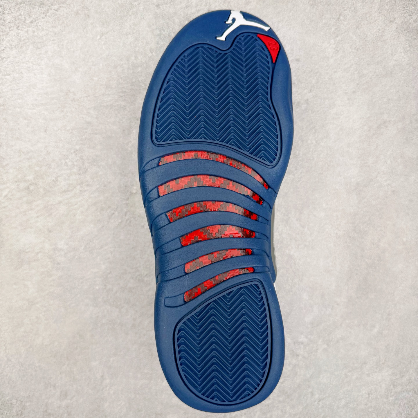 图片[9]-＃PK纯原 Air Jordan AJ12 Retro 法国蓝 货号：CT8013-114 外贸特供批次 原楦原档案数据开模打造 原汁原味12代鞋型 进口原厂皮料 原厂碳板 原装材料 原厂定制金属扣 原厂电绣 支持与公司货全方位对比 只服务于5%懂鞋的高端客户 发国外可支持各种retail商店充正寄售 尺码：40 40.5 41 42 42.5 43 44 44.5 45 45.5 46 47.5 48.5-选品中心