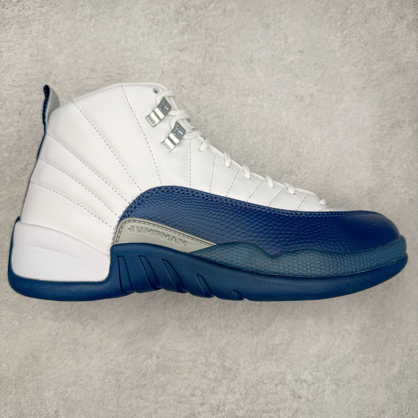 ＃PK纯原 Air Jordan AJ12 Retro 法国蓝 货号：CT8013-114 外贸特供批次 原楦原档案数据开模打造 原汁原味12代鞋型 进口原厂皮料 原厂碳板 原装材料 原厂定制金属扣 原厂电绣 支持与公司货全方位对比 只服务于5%懂鞋的高端客户 发国外可支持各种retail商店充正寄售 尺码：40 40.5 41 42 42.5 43 44 44.5 45 45.5 46 47.5 48.5-选品中心
