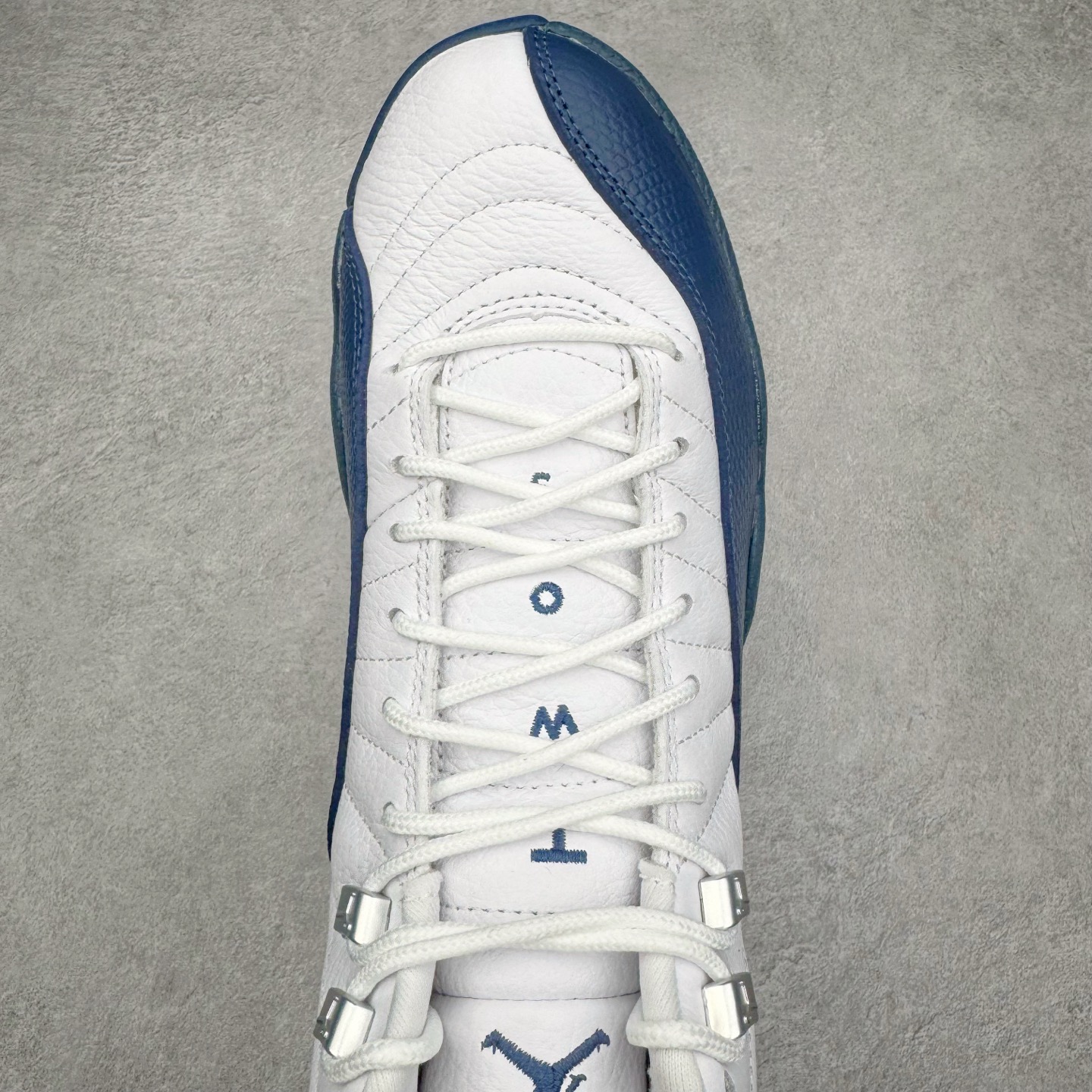 图片[4]-＃PK纯原 Air Jordan AJ12 Retro 法国蓝 货号：CT8013-114 外贸特供批次 原楦原档案数据开模打造 原汁原味12代鞋型 进口原厂皮料 原厂碳板 原装材料 原厂定制金属扣 原厂电绣 支持与公司货全方位对比 只服务于5%懂鞋的高端客户 发国外可支持各种retail商店充正寄售 尺码：40 40.5 41 42 42.5 43 44 44.5 45 45.5 46 47.5 48.5-选品中心