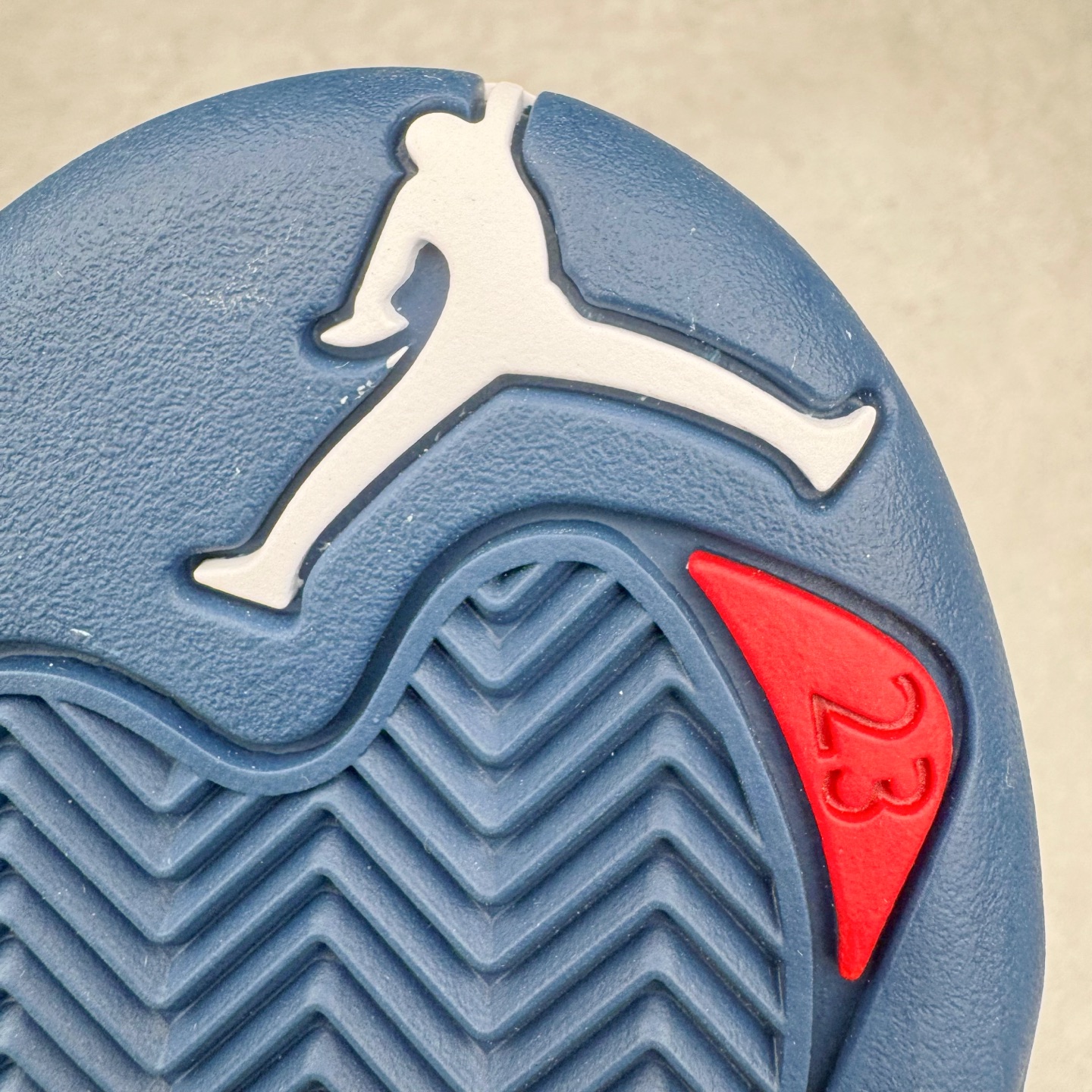 图片[19]-＃PK纯原 Air Jordan AJ12 Retro 法国蓝 货号：CT8013-114 外贸特供批次 原楦原档案数据开模打造 原汁原味12代鞋型 进口原厂皮料 原厂碳板 原装材料 原厂定制金属扣 原厂电绣 支持与公司货全方位对比 只服务于5%懂鞋的高端客户 发国外可支持各种retail商店充正寄售 尺码：40 40.5 41 42 42.5 43 44 44.5 45 45.5 46 47.5 48.5-选品中心