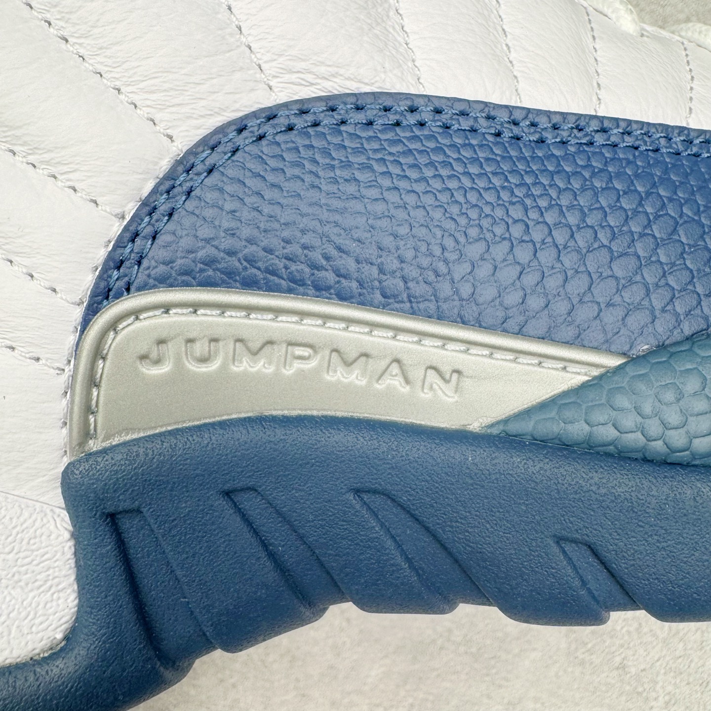 图片[18]-＃PK纯原 Air Jordan AJ12 Retro 法国蓝 货号：CT8013-114 外贸特供批次 原楦原档案数据开模打造 原汁原味12代鞋型 进口原厂皮料 原厂碳板 原装材料 原厂定制金属扣 原厂电绣 支持与公司货全方位对比 只服务于5%懂鞋的高端客户 发国外可支持各种retail商店充正寄售 尺码：40 40.5 41 42 42.5 43 44 44.5 45 45.5 46 47.5 48.5-选品中心