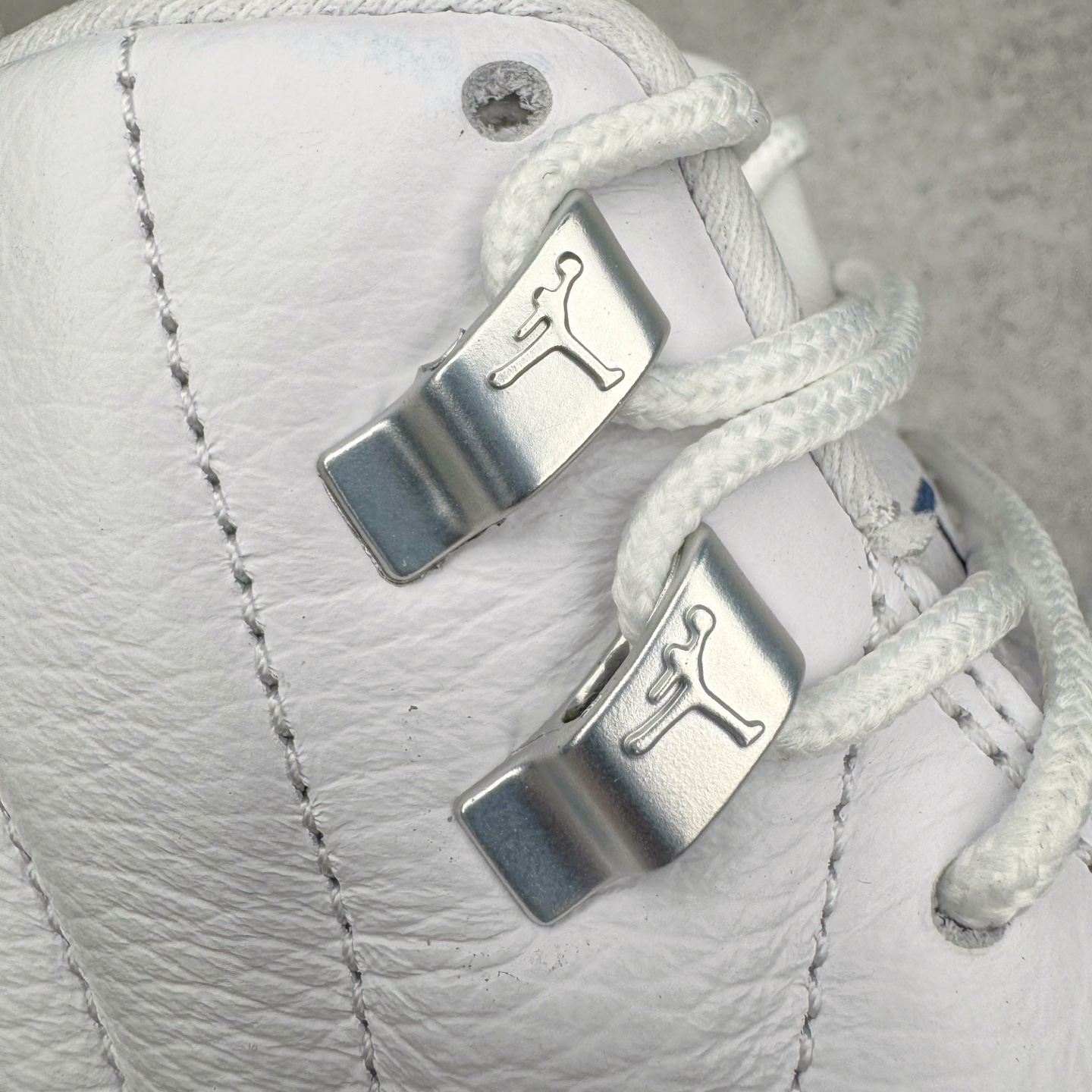 图片[16]-＃PK纯原 Air Jordan AJ12 Retro 法国蓝 货号：CT8013-114 外贸特供批次 原楦原档案数据开模打造 原汁原味12代鞋型 进口原厂皮料 原厂碳板 原装材料 原厂定制金属扣 原厂电绣 支持与公司货全方位对比 只服务于5%懂鞋的高端客户 发国外可支持各种retail商店充正寄售 尺码：40 40.5 41 42 42.5 43 44 44.5 45 45.5 46 47.5 48.5-选品中心