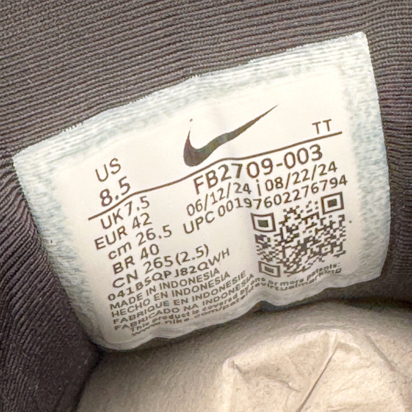 图片[12]-＃KZ神版 Corteiz x NK Air Max 95 联名复古舒适气垫运动鞋 黑金 FB2709-003 经典重温 外单专供大厂出品 品质稳定 一百余色 终端操作 鞋款设计灵感源于人体构造 中底设计基于人体的脊柱构造 是整体设计的核心 尼龙孔眼代表了肋骨 而分层式面板和网眼象征着肌肉纤维和肉体组织 Air Max 95采用了两个独立的吹塑成型的Air-Sole单元 并首次在前掌使用可视化气垫设计 Swoosh logo夜当作一个 点符号放在了鞋子的后帮位置 20年的发展让 AIR MAX 95有了不同的故事 20年后再度面向世人的时候 焕然一新的面貌 让人有了另外一种清新脱俗的感觉 尺码：40 40.5 41 42 42.5 43 44 44.5 45 45.5 46 47.5 48.5-选品中心