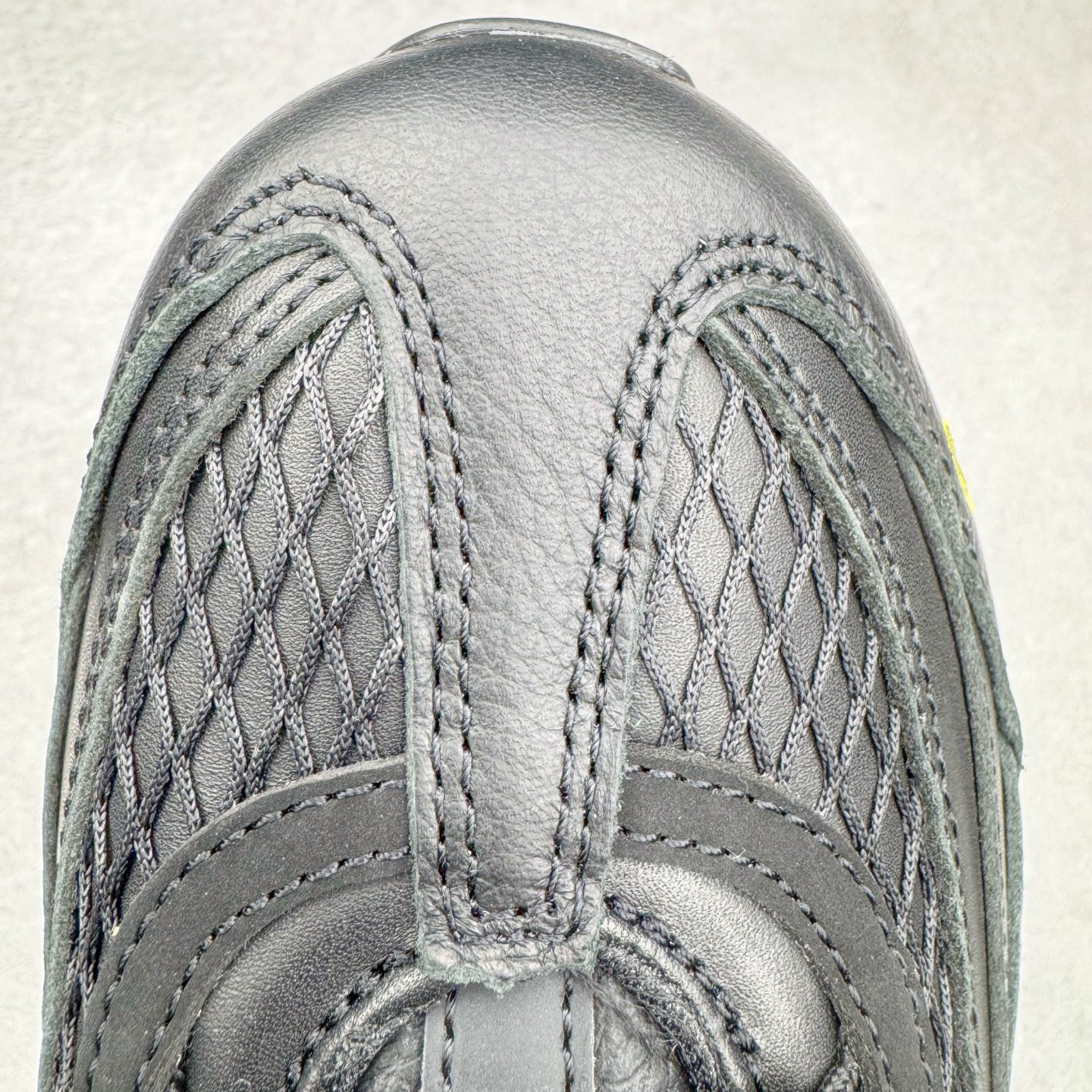 图片[13]-＃KZ神版 Corteiz x NK Air Max 95 联名复古舒适气垫运动鞋 黑金 FB2709-003 经典重温 外单专供大厂出品 品质稳定 一百余色 终端操作 鞋款设计灵感源于人体构造 中底设计基于人体的脊柱构造 是整体设计的核心 尼龙孔眼代表了肋骨 而分层式面板和网眼象征着肌肉纤维和肉体组织 Air Max 95采用了两个独立的吹塑成型的Air-Sole单元 并首次在前掌使用可视化气垫设计 Swoosh logo夜当作一个 点符号放在了鞋子的后帮位置 20年的发展让 AIR MAX 95有了不同的故事 20年后再度面向世人的时候 焕然一新的面貌 让人有了另外一种清新脱俗的感觉 尺码：40 40.5 41 42 42.5 43 44 44.5 45 45.5 46 47.5 48.5-选品中心