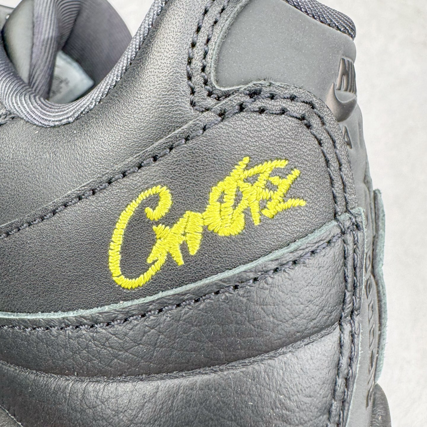 图片[15]-＃KZ神版 Corteiz x NK Air Max 95 联名复古舒适气垫运动鞋 黑金 FB2709-003 经典重温 外单专供大厂出品 品质稳定 一百余色 终端操作 鞋款设计灵感源于人体构造 中底设计基于人体的脊柱构造 是整体设计的核心 尼龙孔眼代表了肋骨 而分层式面板和网眼象征着肌肉纤维和肉体组织 Air Max 95采用了两个独立的吹塑成型的Air-Sole单元 并首次在前掌使用可视化气垫设计 Swoosh logo夜当作一个 点符号放在了鞋子的后帮位置 20年的发展让 AIR MAX 95有了不同的故事 20年后再度面向世人的时候 焕然一新的面貌 让人有了另外一种清新脱俗的感觉 尺码：40 40.5 41 42 42.5 43 44 44.5 45 45.5 46 47.5 48.5-选品中心