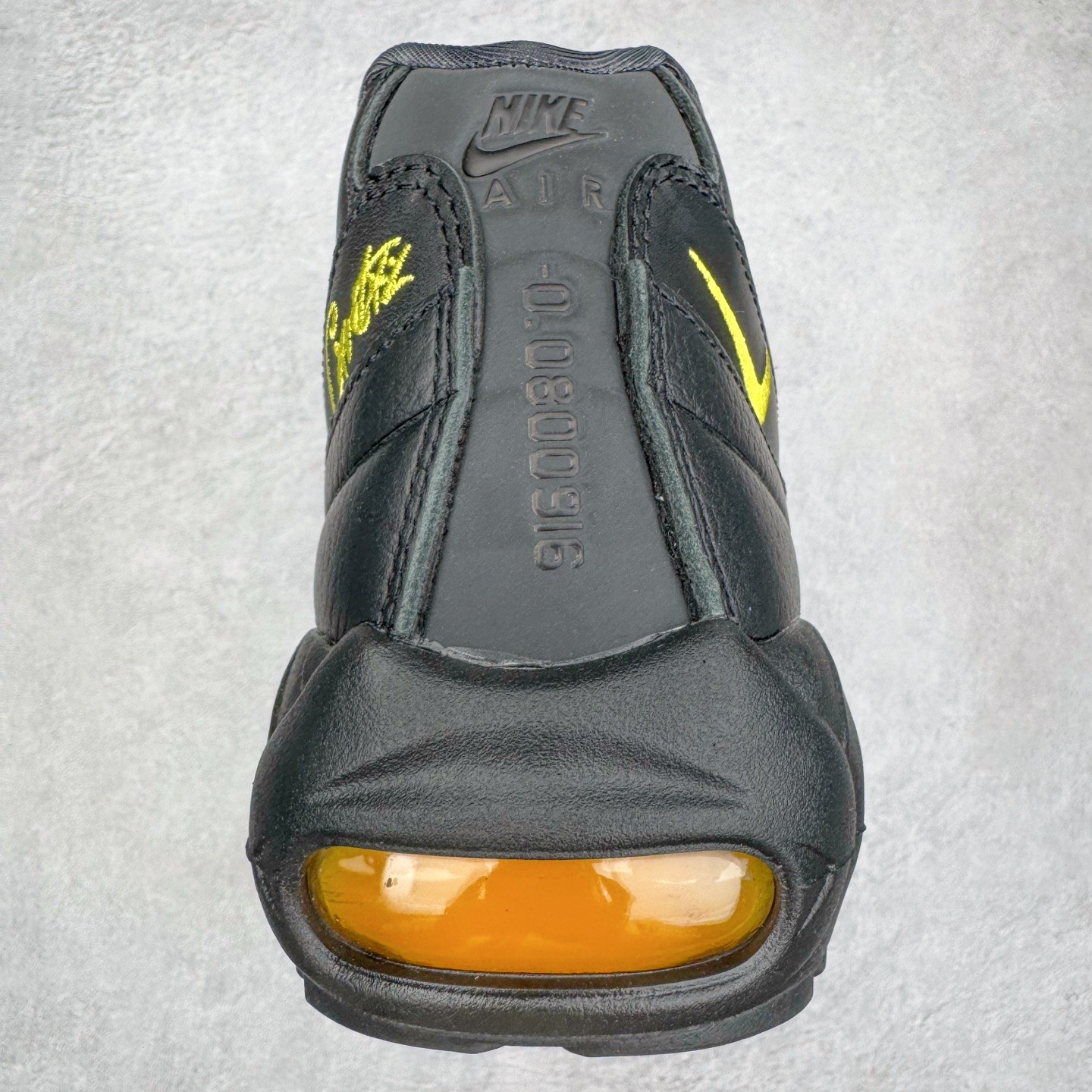 图片[8]-＃KZ神版 Corteiz x NK Air Max 95 联名复古舒适气垫运动鞋 黑金 FB2709-003 经典重温 外单专供大厂出品 品质稳定 一百余色 终端操作 鞋款设计灵感源于人体构造 中底设计基于人体的脊柱构造 是整体设计的核心 尼龙孔眼代表了肋骨 而分层式面板和网眼象征着肌肉纤维和肉体组织 Air Max 95采用了两个独立的吹塑成型的Air-Sole单元 并首次在前掌使用可视化气垫设计 Swoosh logo夜当作一个 点符号放在了鞋子的后帮位置 20年的发展让 AIR MAX 95有了不同的故事 20年后再度面向世人的时候 焕然一新的面貌 让人有了另外一种清新脱俗的感觉 尺码：40 40.5 41 42 42.5 43 44 44.5 45 45.5 46 47.5 48.5-选品中心