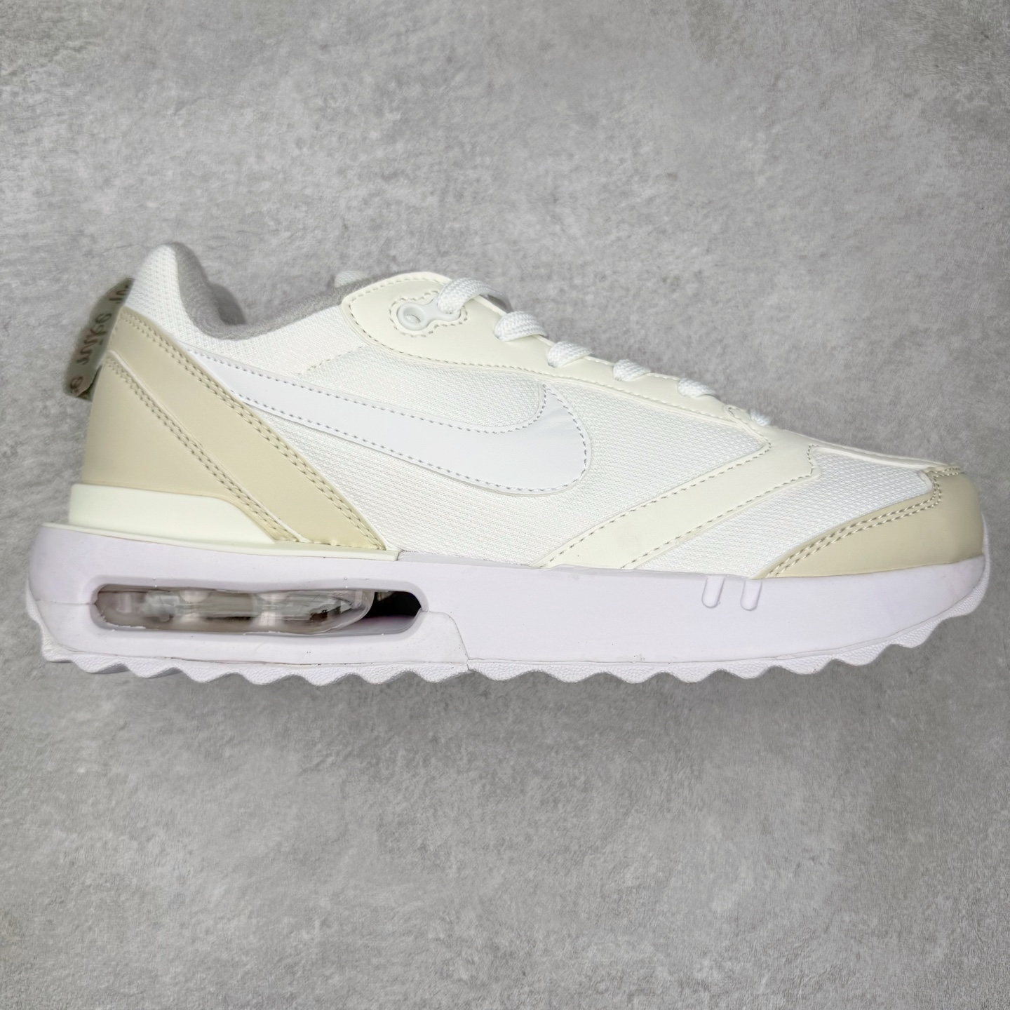 图片[5]-＃纯原特价 NK Air Max Dawn 黎明系列低帮气垫百搭休闲运动慢跑鞋 DQ3991 采用柔软翻毛皮和透气梭织材料打造利落鞋面 中底和鞋跟融入现代感线条设计 兼具复古风格与时尚魅力 尽显运动风范 鞋底加入 Air 缓震配置巧搭柔软泡绵 塑就非凡舒适感受 穿上 Air Max Dawn 运动鞋 打造出众造型 迎接美好的一天 实拍调校N版已经零色差零失真 百分百还原实物色彩所见即所得 不存在货不对板色差等低级问题 选购参考实物拍摄 不混卖不参货 只用心做好货严格选品 承诺混一赔十 尺码：36 36.5 37.5 38 38.5 39 40 40.5 41 42 42.5 43 44 44.5 45-选品中心