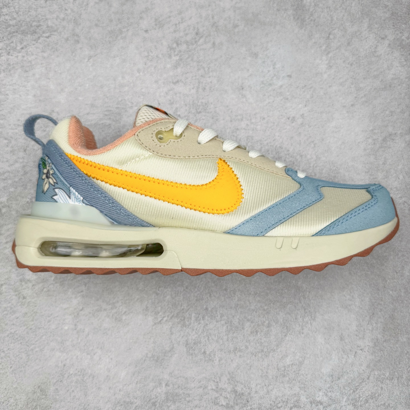 图片[8]-＃纯原特价 NK Air Max Dawn 黎明系列低帮气垫百搭休闲运动慢跑鞋 DQ3991 采用柔软翻毛皮和透气梭织材料打造利落鞋面 中底和鞋跟融入现代感线条设计 兼具复古风格与时尚魅力 尽显运动风范 鞋底加入 Air 缓震配置巧搭柔软泡绵 塑就非凡舒适感受 穿上 Air Max Dawn 运动鞋 打造出众造型 迎接美好的一天 实拍调校N版已经零色差零失真 百分百还原实物色彩所见即所得 不存在货不对板色差等低级问题 选购参考实物拍摄 不混卖不参货 只用心做好货严格选品 承诺混一赔十 尺码：36 36.5 37.5 38 38.5 39 40 40.5 41 42 42.5 43 44 44.5 45-选品中心