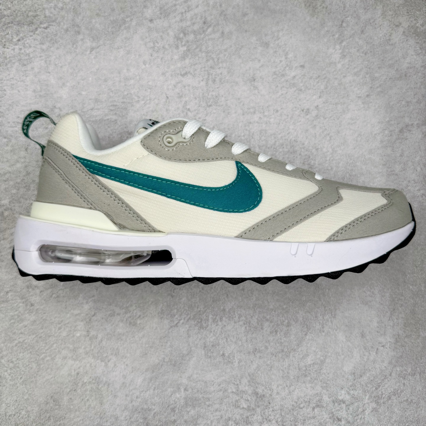 图片[8]-＃纯原特价 NK Air Max Dawn 黎明系列低帮气垫百搭休闲运动慢跑鞋 DQ3991 采用柔软翻毛皮和透气梭织材料打造利落鞋面 中底和鞋跟融入现代感线条设计 兼具复古风格与时尚魅力 尽显运动风范 鞋底加入 Air 缓震配置巧搭柔软泡绵 塑就非凡舒适感受 穿上 Air Max Dawn 运动鞋 打造出众造型 迎接美好的一天 实拍调校N版已经零色差零失真 百分百还原实物色彩所见即所得 不存在货不对板色差等低级问题 选购参考实物拍摄 不混卖不参货 只用心做好货严格选品 承诺混一赔十 尺码：36 36.5 37.5 38 38.5 39 40 40.5 41 42 42.5 43 44 44.5 45-选品中心