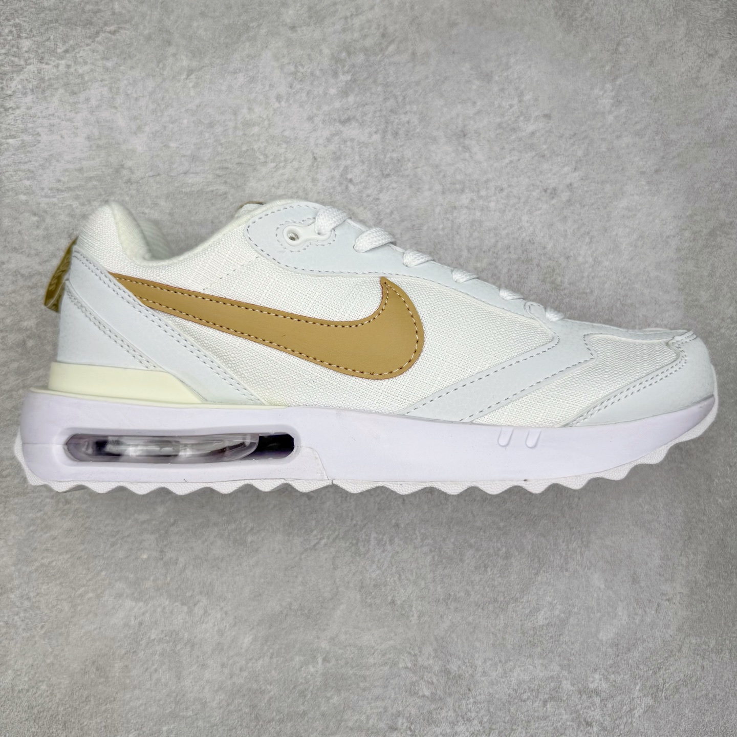 图片[6]-＃纯原特价 NK Air Max Dawn 黎明系列低帮气垫百搭休闲运动慢跑鞋 DQ3991 采用柔软翻毛皮和透气梭织材料打造利落鞋面 中底和鞋跟融入现代感线条设计 兼具复古风格与时尚魅力 尽显运动风范 鞋底加入 Air 缓震配置巧搭柔软泡绵 塑就非凡舒适感受 穿上 Air Max Dawn 运动鞋 打造出众造型 迎接美好的一天 实拍调校N版已经零色差零失真 百分百还原实物色彩所见即所得 不存在货不对板色差等低级问题 选购参考实物拍摄 不混卖不参货 只用心做好货严格选品 承诺混一赔十 尺码：36 36.5 37.5 38 38.5 39 40 40.5 41 42 42.5 43 44 44.5 45-选品中心