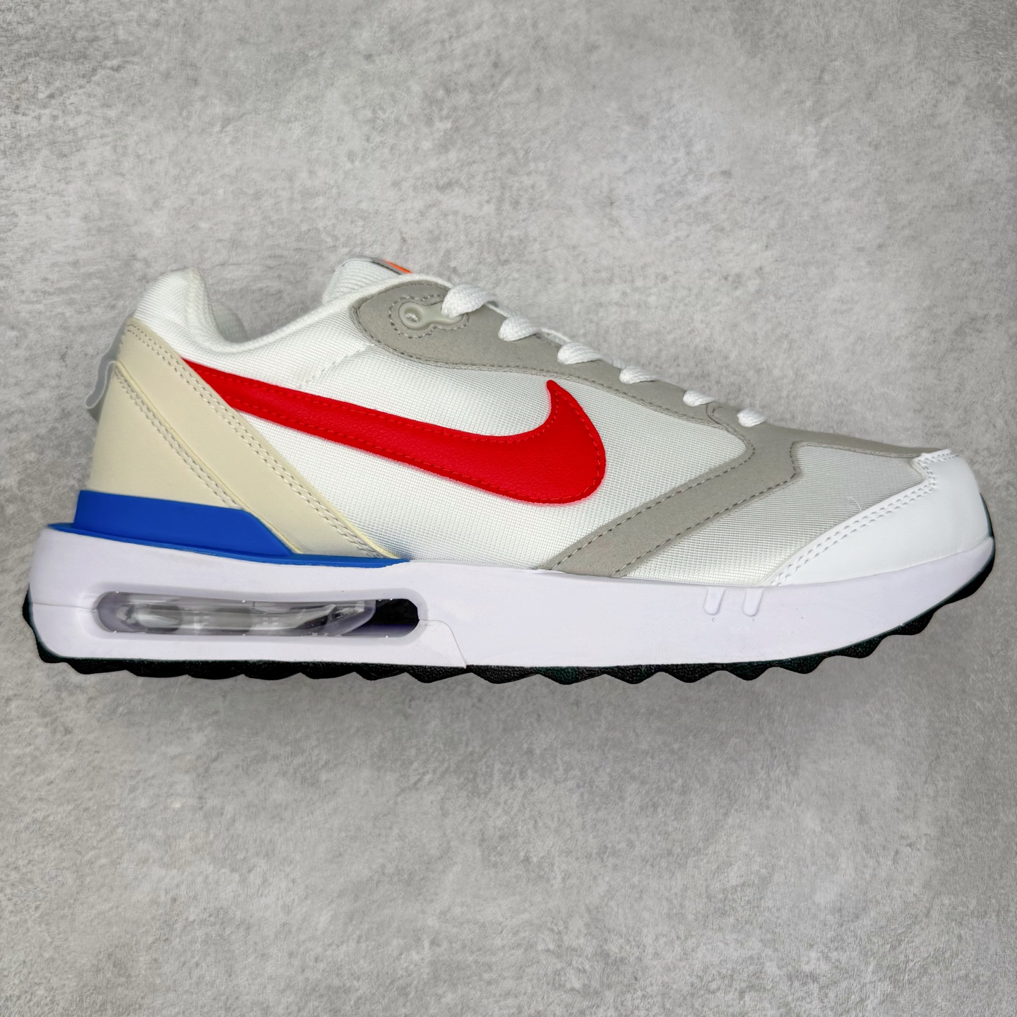 图片[4]-＃纯原特价 NK Air Max Dawn 黎明系列低帮气垫百搭休闲运动慢跑鞋 DQ3991 采用柔软翻毛皮和透气梭织材料打造利落鞋面 中底和鞋跟融入现代感线条设计 兼具复古风格与时尚魅力 尽显运动风范 鞋底加入 Air 缓震配置巧搭柔软泡绵 塑就非凡舒适感受 穿上 Air Max Dawn 运动鞋 打造出众造型 迎接美好的一天 实拍调校N版已经零色差零失真 百分百还原实物色彩所见即所得 不存在货不对板色差等低级问题 选购参考实物拍摄 不混卖不参货 只用心做好货严格选品 承诺混一赔十 尺码：36 36.5 37.5 38 38.5 39 40 40.5 41 42 42.5 43 44 44.5 45-选品中心