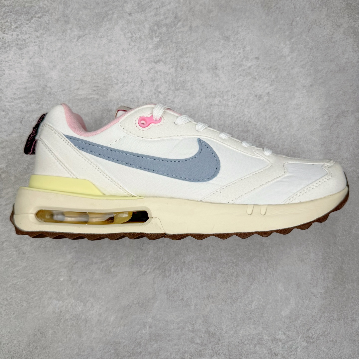 图片[7]-＃纯原特价 NK Air Max Dawn 黎明系列低帮气垫百搭休闲运动慢跑鞋 DQ3991 采用柔软翻毛皮和透气梭织材料打造利落鞋面 中底和鞋跟融入现代感线条设计 兼具复古风格与时尚魅力 尽显运动风范 鞋底加入 Air 缓震配置巧搭柔软泡绵 塑就非凡舒适感受 穿上 Air Max Dawn 运动鞋 打造出众造型 迎接美好的一天 实拍调校N版已经零色差零失真 百分百还原实物色彩所见即所得 不存在货不对板色差等低级问题 选购参考实物拍摄 不混卖不参货 只用心做好货严格选品 承诺混一赔十 尺码：36 36.5 37.5 38 38.5 39 40 40.5 41 42 42.5 43 44 44.5 45-选品中心