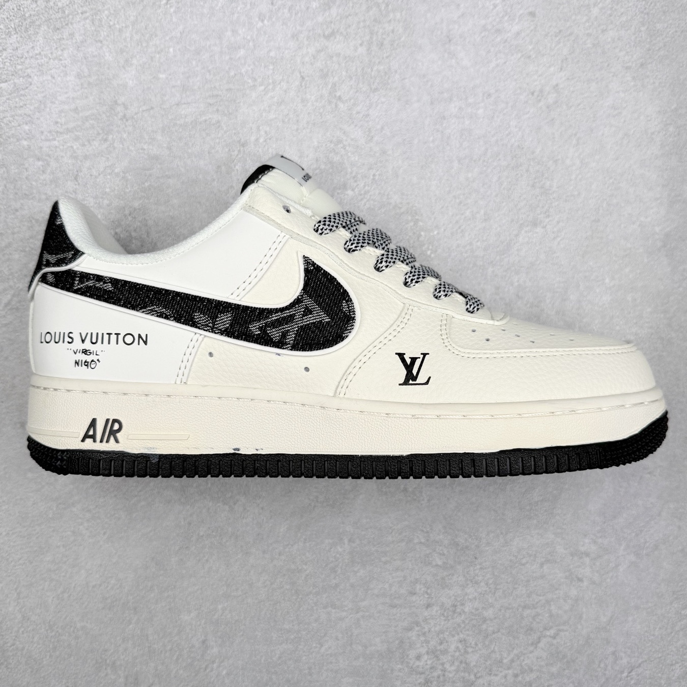 NK Air Force 1´07 Low 空军一号低帮百搭休闲运动板鞋 SM6668-108 柔软、弹性十足的缓震性能和出色的中底设计 横跨复古与现代的外型结合 造就出风靡全球 三十多年的Force 1 直到今天还深受青睐 实拍调校N版已经零色差零失真 百分百还原实物色彩所见即所得 不存在货不对板色差等低级问题 选购参考实物拍摄 不混卖不参货 只用心做好货严格选品 承诺混一赔十 尺码：36 36.5 37.5 38 38.5 39 40 40.5 41 42 42.5 43 44 44.5 45-选品中心