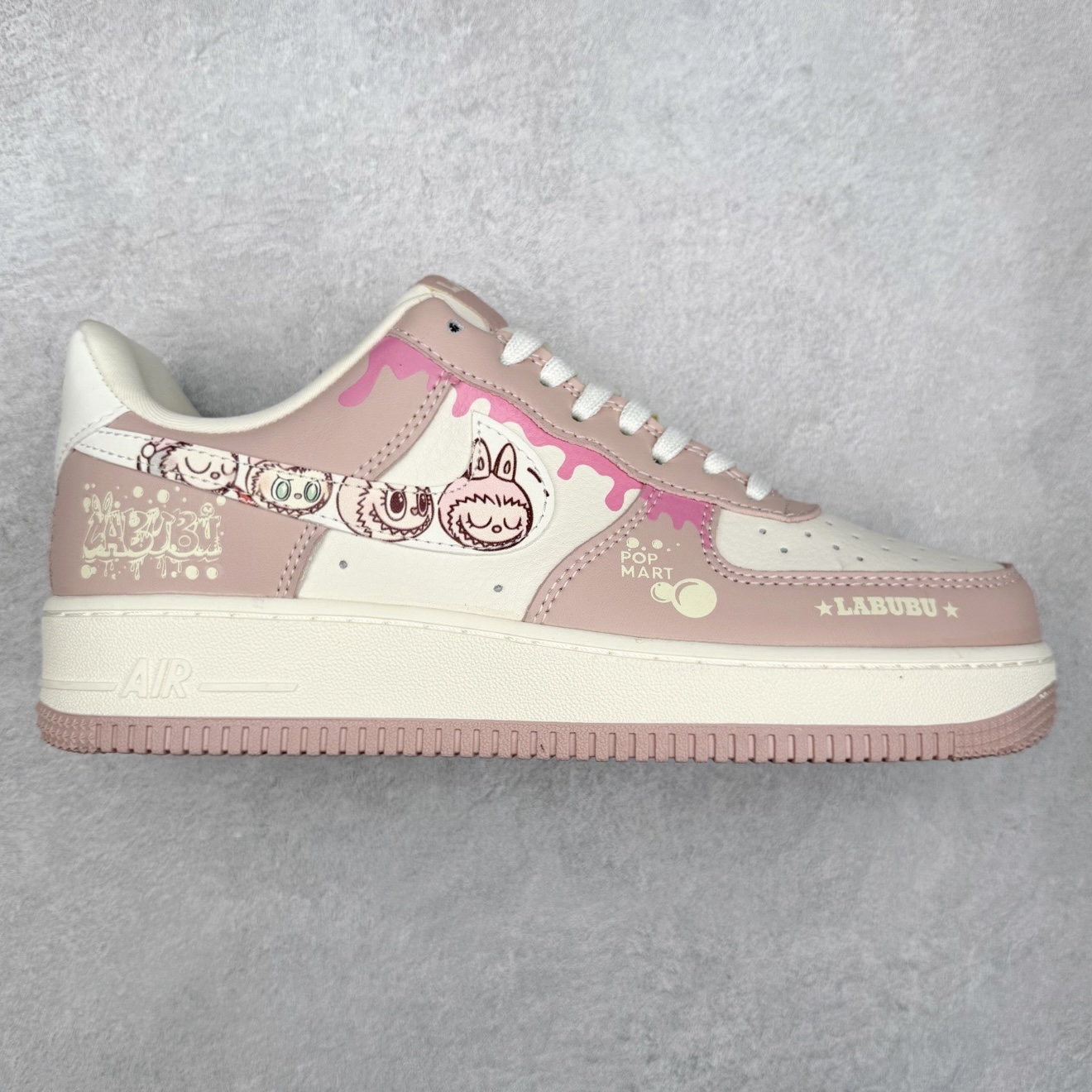 NK Air Force 1´07 Low 空军一号低帮百搭休闲运动板鞋 KB1688-006 柔软、弹性十足的缓震性能和出色的中底设计 横跨复古与现代的外型结合 造就出风靡全球 三十多年的Force 1 直到今天还深受青睐 实拍调校N版已经零色差零失真 百分百还原实物色彩所见即所得 不存在货不对板色差等低级问题 选购参考实物拍摄 不混卖不参货 只用心做好货严格选品 承诺混一赔十 尺码：36 36.5 37.5 38 38.5 39 40 40.5 41 42 42.5 43 44 44.5 45-选品中心