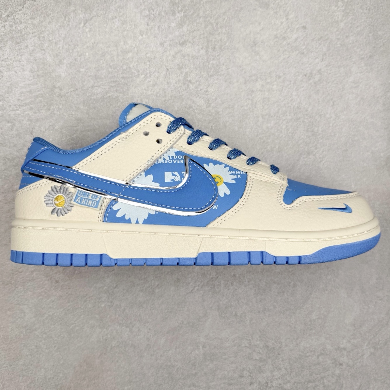 NK Dunk Low 定制配色 SC0601-455 大厂出品 极力推荐 原装头层材料 独家版型蒸餾加工帶來的是更好的视觉和脚感体验大厂纯原品质出货 清洁度 电绣工艺 皮料切割干净无任何毛边 细节完美 实拍调校N版已经零色差零失真 百分百还原实物色彩所见即所得 不存在货不对板色差等低级问题 选购参考实物拍摄 不混卖不参货 只用心做好货严格选品 承诺混一赔十 尺码：36 36.5 37.5 38 38.5 39 40 40.5 41 42 42.5 43 44 44.5 45-选品中心