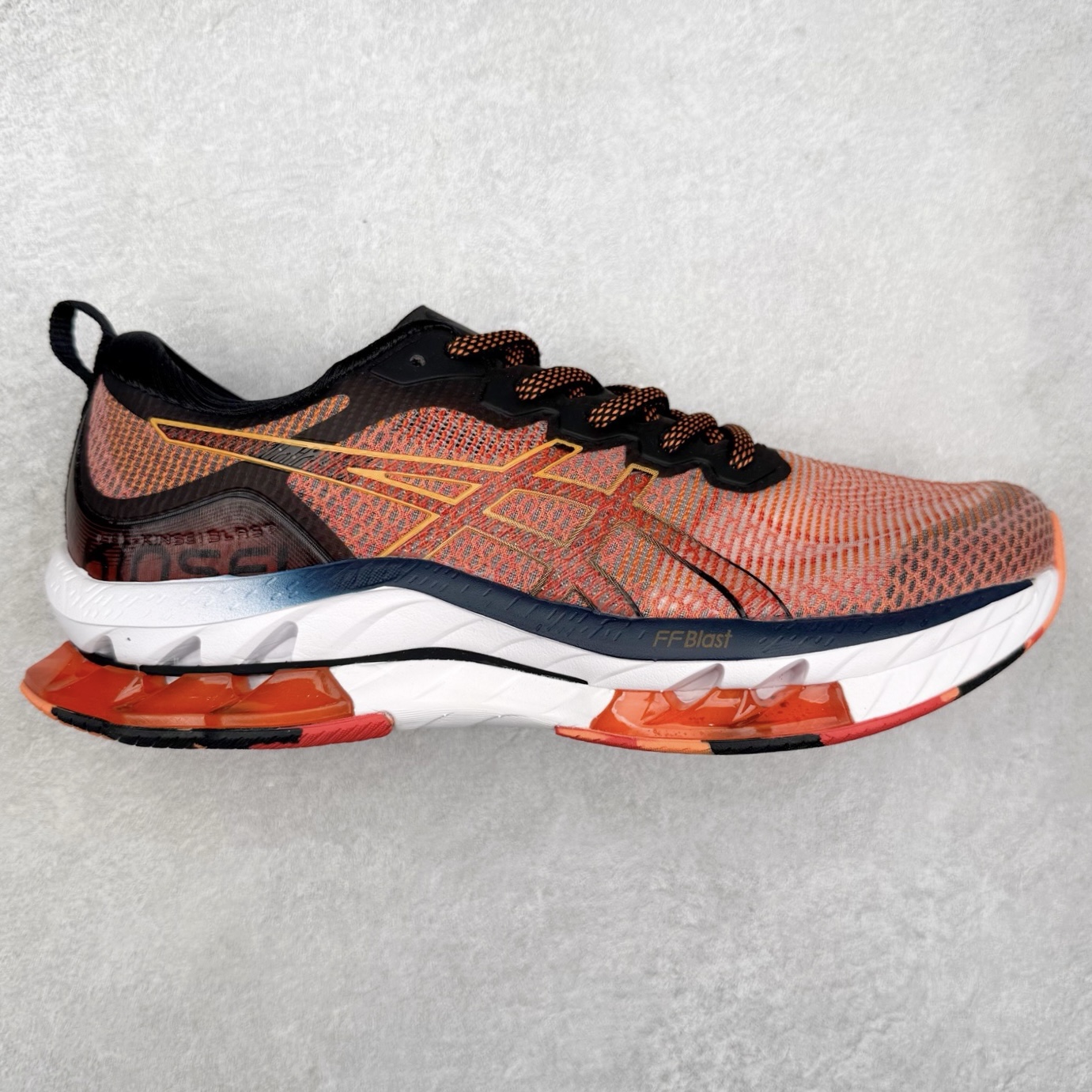 Asics Gel-Kinsei Blast 运动织物低帮休闲跑步鞋 ASICS（亚瑟士）是日本实业家鬼冢喜八郎创立的跑鞋运动品牌，名字想法源自著名的拉丁谚语“AnimaSana In Corpore Sano”，意为“健全的精神寓于强健的体魄”。正如其名字的含义，ASICS亚瑟士一直坚信保持身体的健康与活力是打造健康快乐的生活方式的最佳途径。亚瑟士的跑鞋、篮球鞋等系列集专业与美貌于一身，拥有极高的热度。2016年，ASICS在“2016年日本最佳全球品牌”排行榜名列第17名。尺码：36 37 37.5 38 39 39.5 40 40.5 41.5 42 42.5 43.5 44 45-选品中心