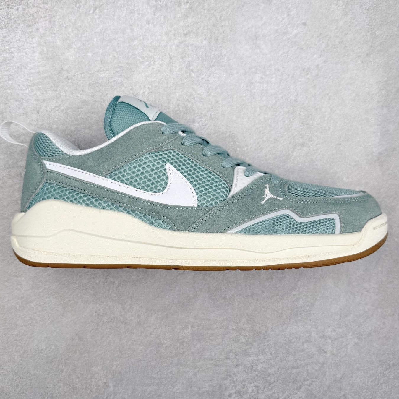 Jordan CMFT Era 时尚舒适 耐磨 低帮 复古篮球鞋 实拍调校N版已经零色差零失真 百分百还原实物色彩所见即所得 不存在货不对板色差等低级问题 选购参考实物拍摄 不混卖不参货 只用心做好货严格选品 承诺混一赔十 尺码：36 36.5 37.5 38 38.5 39 40 40.5 41 42 42.5 43 44 44.5 45 46-选品中心