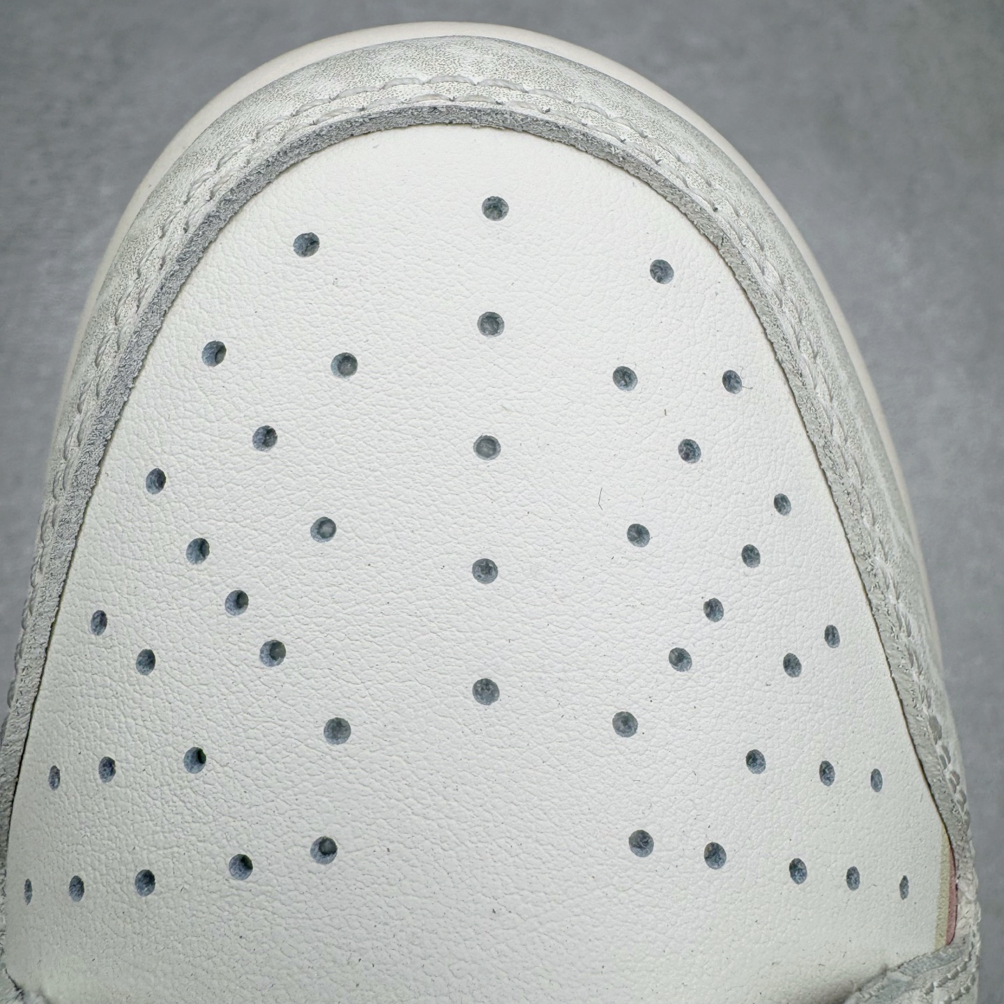 图片[14]-＃YC纯原 NK Dunk Low 神谕之心 WB0414-027 当高原的梵唱撞上街头节奏，以米白为幕，取藏地苍穹的深邃蓝挥洒于Swoosh，在鞋面上泼出圣湖般的色彩神谕。鞋侧「NOMADIC LIFE」图腾，把游牧民族的自由基因烙进低帮轮廓，每一步都是经幡飘扬的潇洒，迈出雪山少年与都市潮人的灵魂契约。定制系列天花板 无原鞋不开发 全系列得物原鞋一比一校对开发 配色持续更新中 终端对接 优势输出 全套原厂楦头原纸板数据档案倾力打造 原汁原味莞产 极致还原 圈内最强针车工艺 高端零售指定版 广东原厂配套原盒原标 鞋盒分三个尺码段 原厂冲刀 超高清洁度 全鞋零毛边皮料切割 采用原厂百宏鞋带以及原厂百宏织唛舌标 内标可供原厂几率过验 进口原装条纹中底布 四线拉帮白色点胶 原厂拉帮手法遵循公司 原厂电绣 极致还原 尺码：36 36.5 37.5 38 38.5 39 40 40.5 41 42 42.5 43 44 44.5 45 46-选品中心