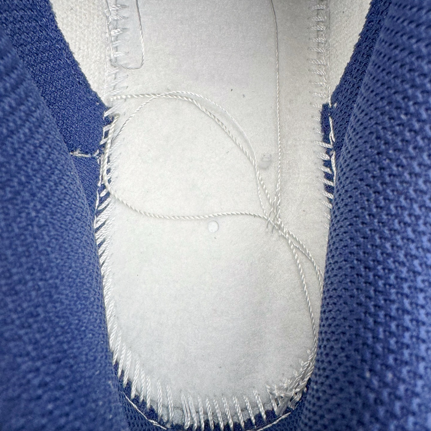 图片[10]-＃YC纯原 NK Dunk Low 神谕之心 WB0414-027 当高原的梵唱撞上街头节奏，以米白为幕，取藏地苍穹的深邃蓝挥洒于Swoosh，在鞋面上泼出圣湖般的色彩神谕。鞋侧「NOMADIC LIFE」图腾，把游牧民族的自由基因烙进低帮轮廓，每一步都是经幡飘扬的潇洒，迈出雪山少年与都市潮人的灵魂契约。定制系列天花板 无原鞋不开发 全系列得物原鞋一比一校对开发 配色持续更新中 终端对接 优势输出 全套原厂楦头原纸板数据档案倾力打造 原汁原味莞产 极致还原 圈内最强针车工艺 高端零售指定版 广东原厂配套原盒原标 鞋盒分三个尺码段 原厂冲刀 超高清洁度 全鞋零毛边皮料切割 采用原厂百宏鞋带以及原厂百宏织唛舌标 内标可供原厂几率过验 进口原装条纹中底布 四线拉帮白色点胶 原厂拉帮手法遵循公司 原厂电绣 极致还原 尺码：36 36.5 37.5 38 38.5 39 40 40.5 41 42 42.5 43 44 44.5 45 46-选品中心