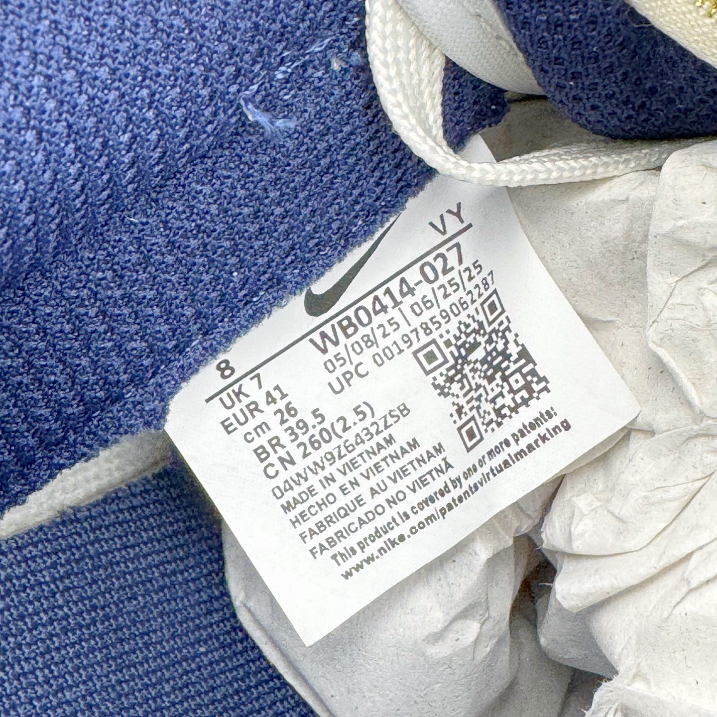 图片[12]-＃YC纯原 NK Dunk Low 神谕之心 WB0414-027 当高原的梵唱撞上街头节奏，以米白为幕，取藏地苍穹的深邃蓝挥洒于Swoosh，在鞋面上泼出圣湖般的色彩神谕。鞋侧「NOMADIC LIFE」图腾，把游牧民族的自由基因烙进低帮轮廓，每一步都是经幡飘扬的潇洒，迈出雪山少年与都市潮人的灵魂契约。定制系列天花板 无原鞋不开发 全系列得物原鞋一比一校对开发 配色持续更新中 终端对接 优势输出 全套原厂楦头原纸板数据档案倾力打造 原汁原味莞产 极致还原 圈内最强针车工艺 高端零售指定版 广东原厂配套原盒原标 鞋盒分三个尺码段 原厂冲刀 超高清洁度 全鞋零毛边皮料切割 采用原厂百宏鞋带以及原厂百宏织唛舌标 内标可供原厂几率过验 进口原装条纹中底布 四线拉帮白色点胶 原厂拉帮手法遵循公司 原厂电绣 极致还原 尺码：36 36.5 37.5 38 38.5 39 40 40.5 41 42 42.5 43 44 44.5 45 46-选品中心