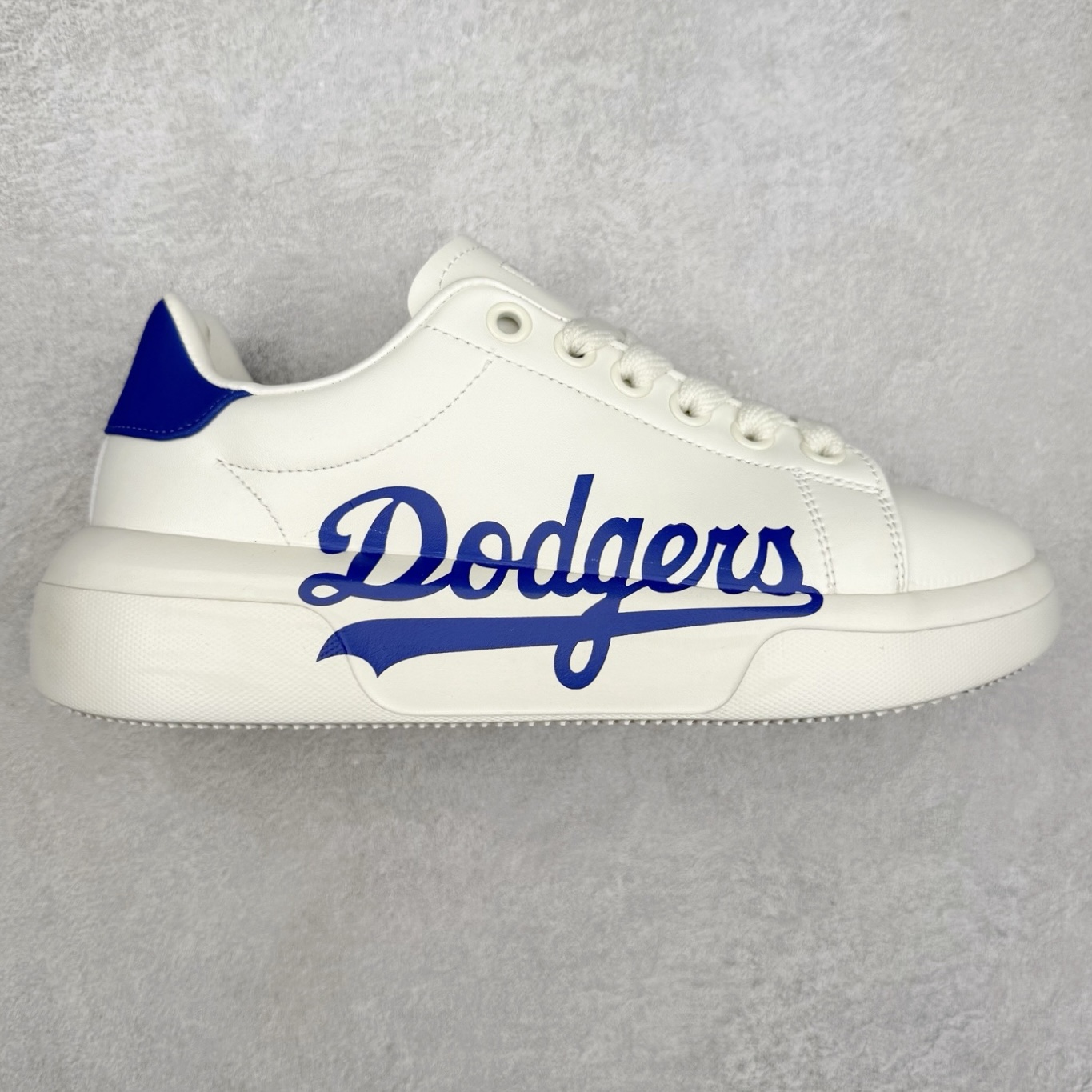 #福利特价 MLB Chukky Classic 经典老爹风轻量增高厚底百搭休闲运动慢跑鞋 原楦原纸版数据开发#采用优质轻量克重纤维移膜皮革及透气网面鞋面材质#全新独立4cm厘米外增高轻质发泡大底 尺码:35 36 36.5 37.5 38 38.5 39 40 40.5 41 42 42.5 43 44-选品中心