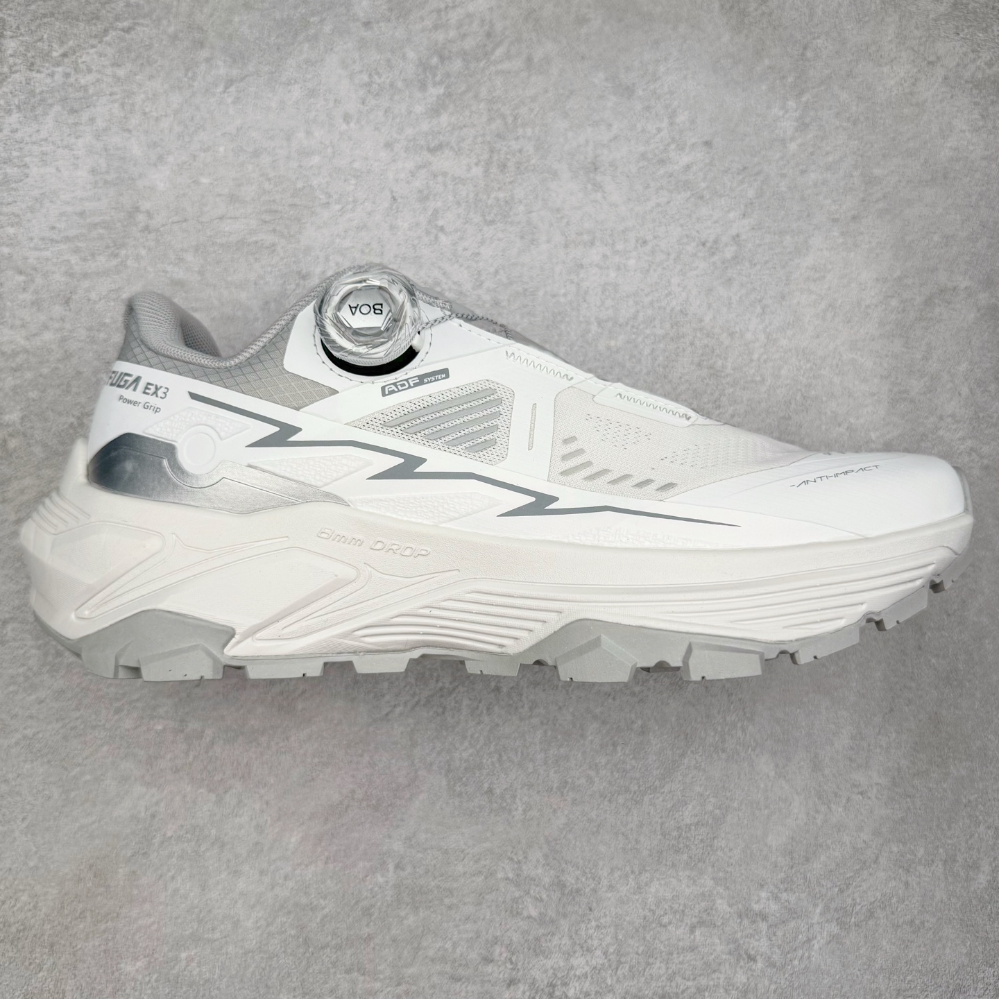 凯乐石 KAILAS FUGA EX3 BOA 25款舒适缓冲徒步 织物TPU减震防滑透气包裹性轻便低帮 超强抓地力越野跑步鞋 KAILAS凯乐石品牌是全球三大全系攀登品牌之一，于2003年创立于中国广州，致力于为有攀登梦想的户外运动员及爱好者，研发制造功能性专业装备，满足他们在极限环境下安全舒适的需求，凯乐石专注于科技面料的开发及专业功能设计，产品线覆盖登山、攀岩、徒步、越野跑山、露营、旅行等多项户外运动，通过运动员的测试反馈，不断进化迭代，产品荣获国内外大奖71座，发明专利21个，更突破性的自主研发攀登器械，打造出中国的攀登硬实力。实拍调校N版已经零色差零失真 百分百还原实物色彩所见即所得 不存在货不对板色差等低级问题 选购参考实物拍摄 不混卖不参货 只用心做好货严格选品 承诺混一赔十 尺码：36 36.5 37.5 38 38.5 39 40 40.5 41 42 42.5 43 44 44.5 45-选品中心