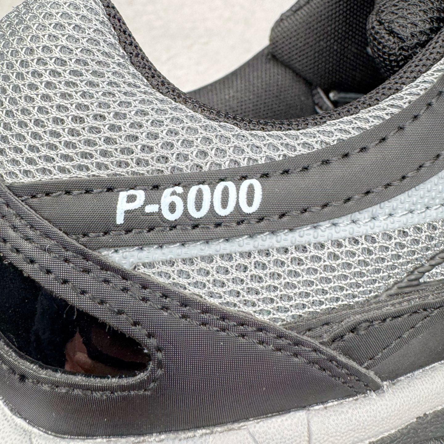 图片[19]-＃CS纯原 NK P-6000 系列低帮复古老爹风休闲运动舒适慢跑鞋 IF6199-003 购入原鞋原装纸板楦头开发 独家私模四层组合大底 市场唯一正确版本 良心定价 新配色陆续出货 进口三文治网面 融合 Pegasus 过往运动鞋设计 助力 21 世纪早期跑步运动跃升时尚新高度 采用透气网眼布、运动风格线条和耐穿覆面 兼具吸睛外观和舒适感受 中底泡绵以田径赛道为灵感 打造厚实设计 缔造出众缓震性能 尺码：36 36.5 37.5 38 38.5 39 40 40.5 41 42 42.5 43 44 44.5 45-选品中心