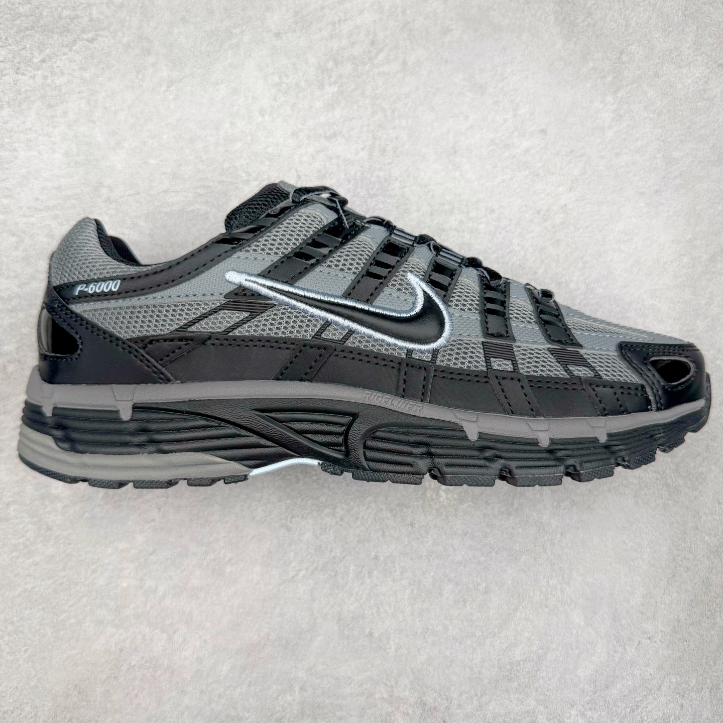 ＃CS纯原 NK P-6000 系列低帮复古老爹风休闲运动舒适慢跑鞋 IF6199-003 购入原鞋原装纸板楦头开发 独家私模四层组合大底 市场唯一正确版本 良心定价 新配色陆续出货 进口三文治网面 融合 Pegasus 过往运动鞋设计 助力 21 世纪早期跑步运动跃升时尚新高度 采用透气网眼布、运动风格线条和耐穿覆面 兼具吸睛外观和舒适感受 中底泡绵以田径赛道为灵感 打造厚实设计 缔造出众缓震性能 尺码：36 36.5 37.5 38 38.5 39 40 40.5 41 42 42.5 43 44 44.5 45-选品中心