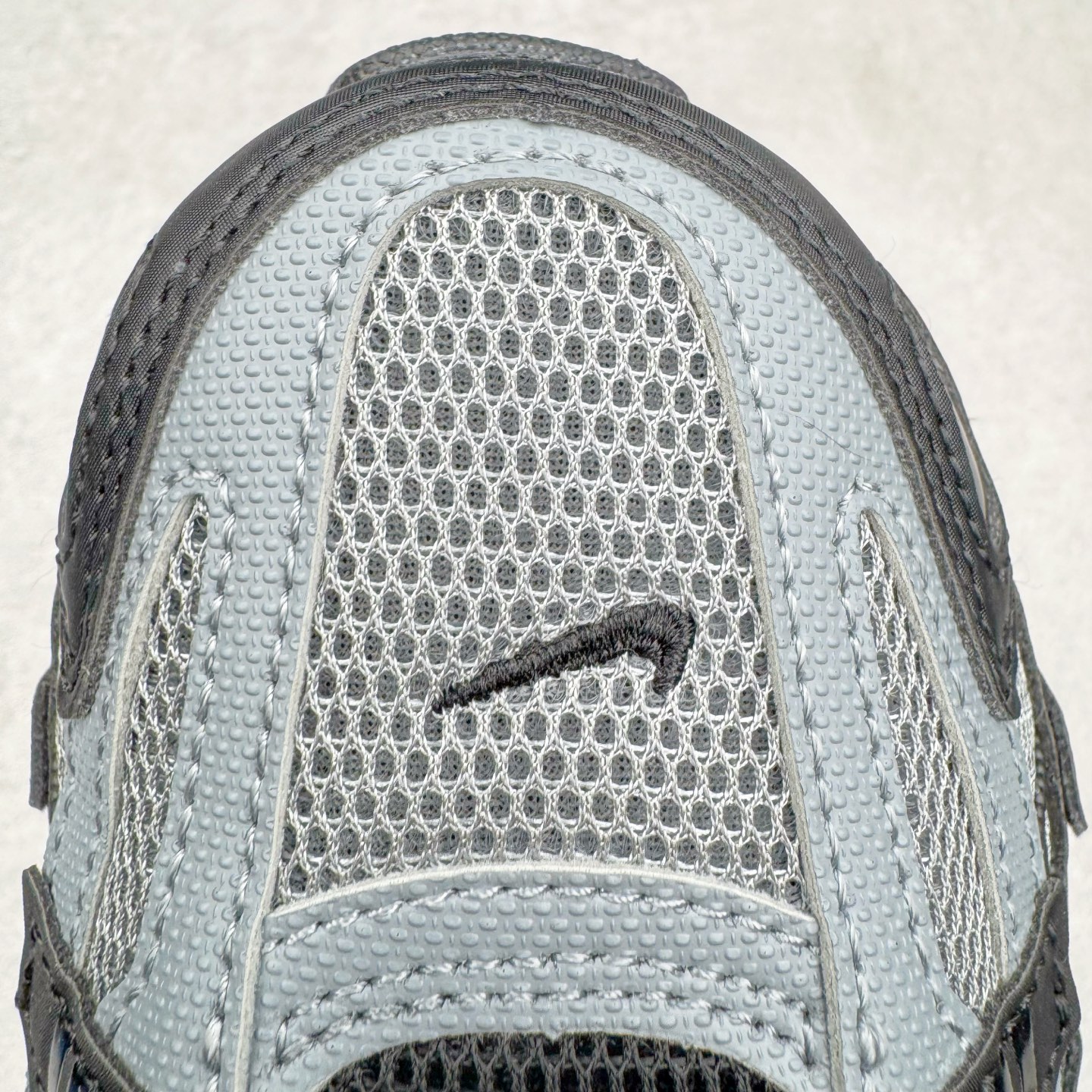 图片[16]-＃CS纯原 NK P-6000 系列低帮复古老爹风休闲运动舒适慢跑鞋 IF6199-003 购入原鞋原装纸板楦头开发 独家私模四层组合大底 市场唯一正确版本 良心定价 新配色陆续出货 进口三文治网面 融合 Pegasus 过往运动鞋设计 助力 21 世纪早期跑步运动跃升时尚新高度 采用透气网眼布、运动风格线条和耐穿覆面 兼具吸睛外观和舒适感受 中底泡绵以田径赛道为灵感 打造厚实设计 缔造出众缓震性能 尺码：36 36.5 37.5 38 38.5 39 40 40.5 41 42 42.5 43 44 44.5 45-选品中心