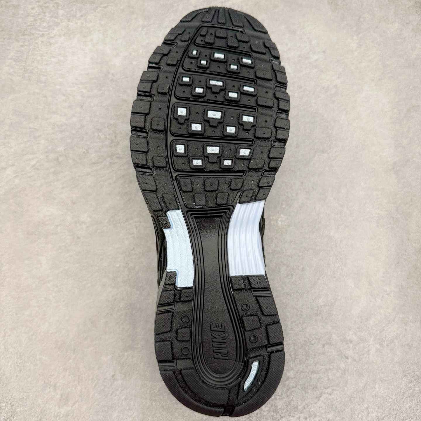 图片[9]-＃CS纯原 NK P-6000 系列低帮复古老爹风休闲运动舒适慢跑鞋 IF6199-003 购入原鞋原装纸板楦头开发 独家私模四层组合大底 市场唯一正确版本 良心定价 新配色陆续出货 进口三文治网面 融合 Pegasus 过往运动鞋设计 助力 21 世纪早期跑步运动跃升时尚新高度 采用透气网眼布、运动风格线条和耐穿覆面 兼具吸睛外观和舒适感受 中底泡绵以田径赛道为灵感 打造厚实设计 缔造出众缓震性能 尺码：36 36.5 37.5 38 38.5 39 40 40.5 41 42 42.5 43 44 44.5 45-选品中心