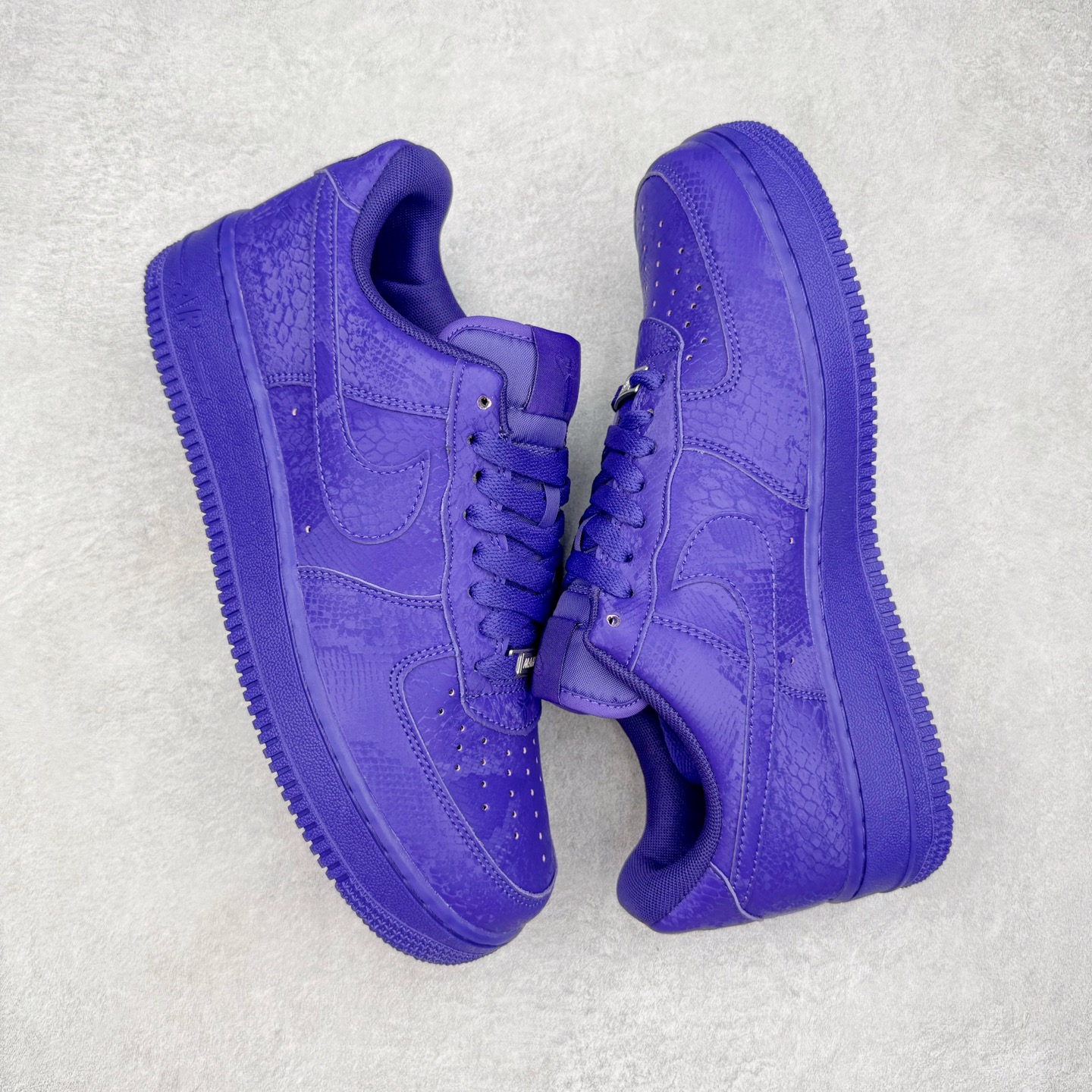 图片[3]-NK Air Force 1 Low Kobe Forever White 空军一号时尚舒适防滑耐磨低帮板鞋 科比紫色 IB0018-500 实拍调校N版已经零色差零失真 百分百还原实物色彩所见即所得 不存在货不对板色差等低级问题 选购参考实物拍摄 不混卖不参货 只用心做好货严格选品 承诺混一赔十 尺码：36 36.5 37.5 38 38.5 39 40 40.5 41 42 42.5 43 44 44.5 45-选品中心