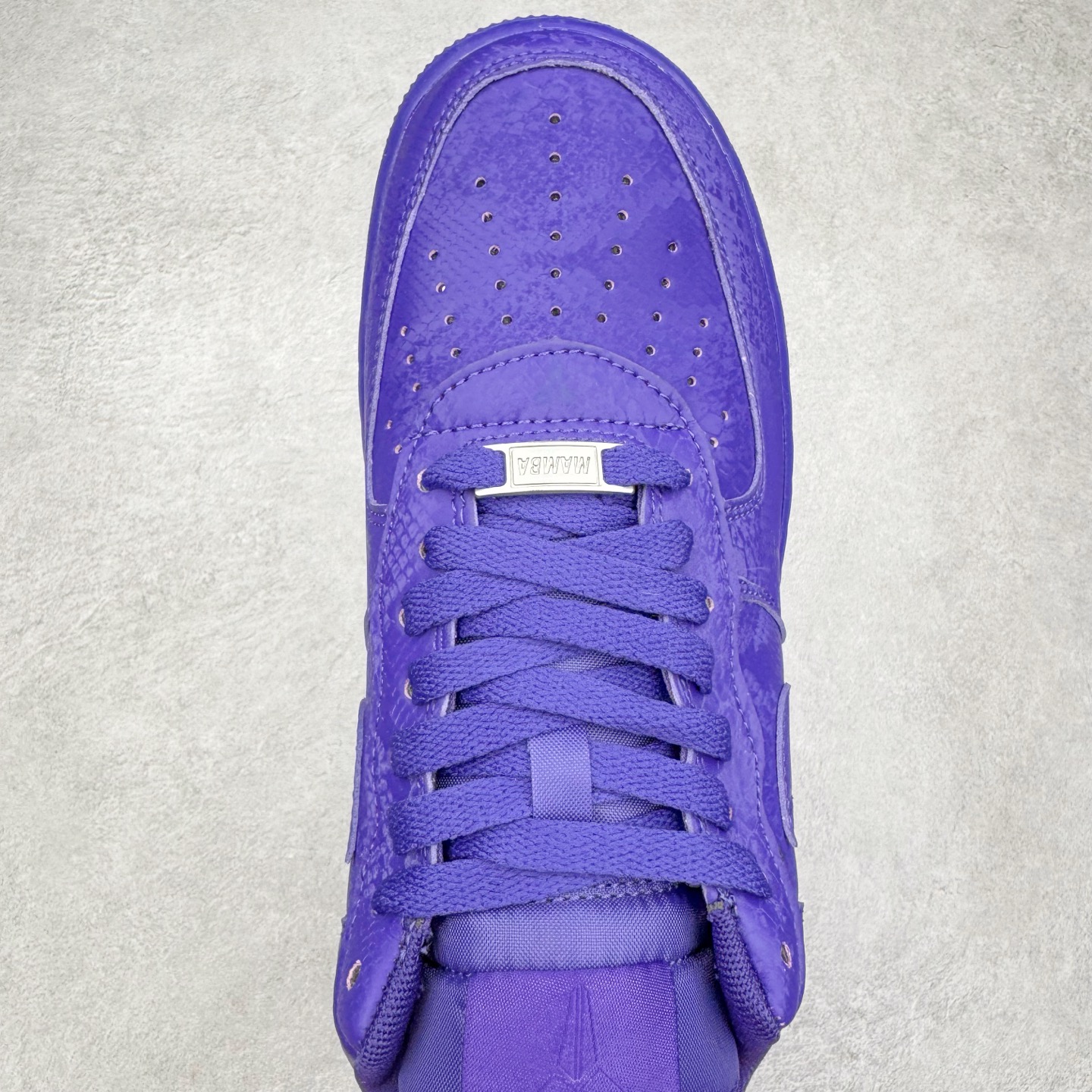 图片[4]-NK Air Force 1 Low Kobe Forever White 空军一号时尚舒适防滑耐磨低帮板鞋 科比紫色 IB0018-500 实拍调校N版已经零色差零失真 百分百还原实物色彩所见即所得 不存在货不对板色差等低级问题 选购参考实物拍摄 不混卖不参货 只用心做好货严格选品 承诺混一赔十 尺码：36 36.5 37.5 38 38.5 39 40 40.5 41 42 42.5 43 44 44.5 45-选品中心