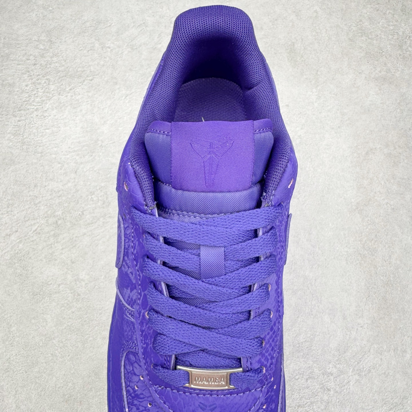 图片[5]-NK Air Force 1 Low Kobe Forever White 空军一号时尚舒适防滑耐磨低帮板鞋 科比紫色 IB0018-500 实拍调校N版已经零色差零失真 百分百还原实物色彩所见即所得 不存在货不对板色差等低级问题 选购参考实物拍摄 不混卖不参货 只用心做好货严格选品 承诺混一赔十 尺码：36 36.5 37.5 38 38.5 39 40 40.5 41 42 42.5 43 44 44.5 45-选品中心