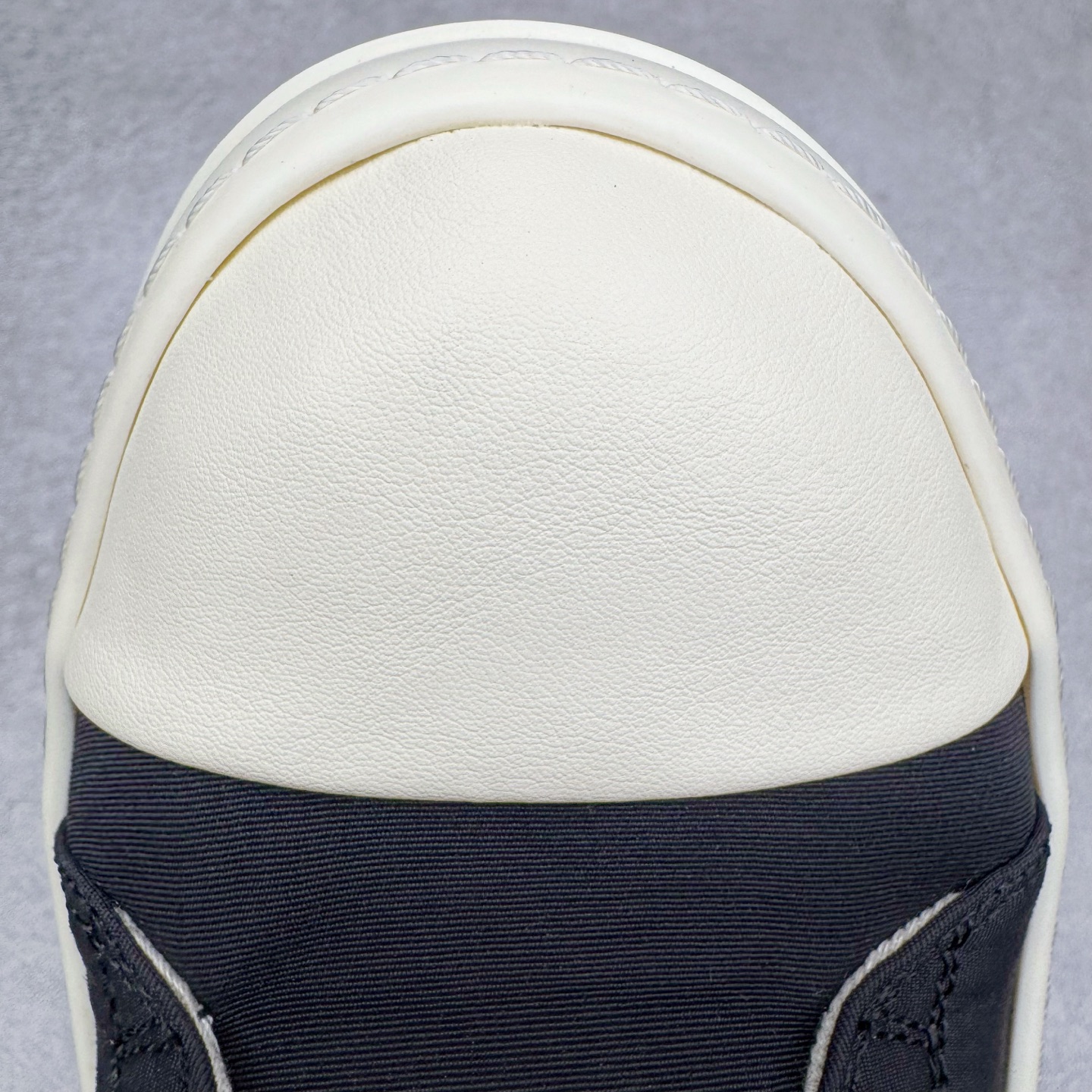 图片[16]-＃DG纯原 Rick Owens Drkshdw 瑞克·欧文斯低帮尼龙布时尚运动板鞋 黑白 二级市场已经7K以上 平台客户随意卖四位数 RO广东原厂出品 纯原天花板 原版一比一复刻 冲正绝不翻车 还原度达到百分之98以上 原楦开发纸版版型 ZP拆解原版1：1复模裁片纸版 力求做到0错位 这样才能达到和zp一致的鞋型味道 采用进口cnc数控机床开发对版独家tpu奶香大底 区别于市场所有版本 zp同源定制尼龙布 达到和zp一致手感 原厂进口细纹布 万邦订购原厂高弹粉红色海绵 内里搭配软质细腻羊皮 TPU高密度大底 软硬度透光度高已经测试和原版一致 尺码：36 37 38 39 40 41 42 43 44 45 46-选品中心