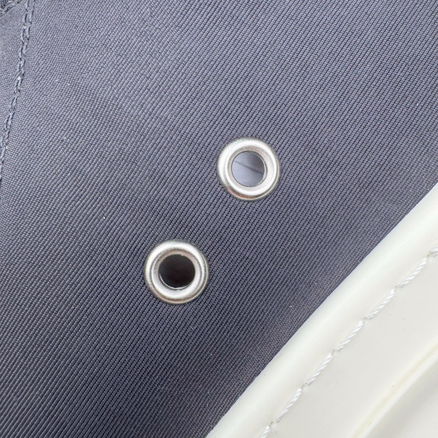 图片[18]-＃DG纯原 Rick Owens Drkshdw 瑞克·欧文斯低帮尼龙布时尚运动板鞋 黑白 二级市场已经7K以上 平台客户随意卖四位数 RO广东原厂出品 纯原天花板 原版一比一复刻 冲正绝不翻车 还原度达到百分之98以上 原楦开发纸版版型 ZP拆解原版1：1复模裁片纸版 力求做到0错位 这样才能达到和zp一致的鞋型味道 采用进口cnc数控机床开发对版独家tpu奶香大底 区别于市场所有版本 zp同源定制尼龙布 达到和zp一致手感 原厂进口细纹布 万邦订购原厂高弹粉红色海绵 内里搭配软质细腻羊皮 TPU高密度大底 软硬度透光度高已经测试和原版一致 尺码：36 37 38 39 40 41 42 43 44 45 46-选品中心