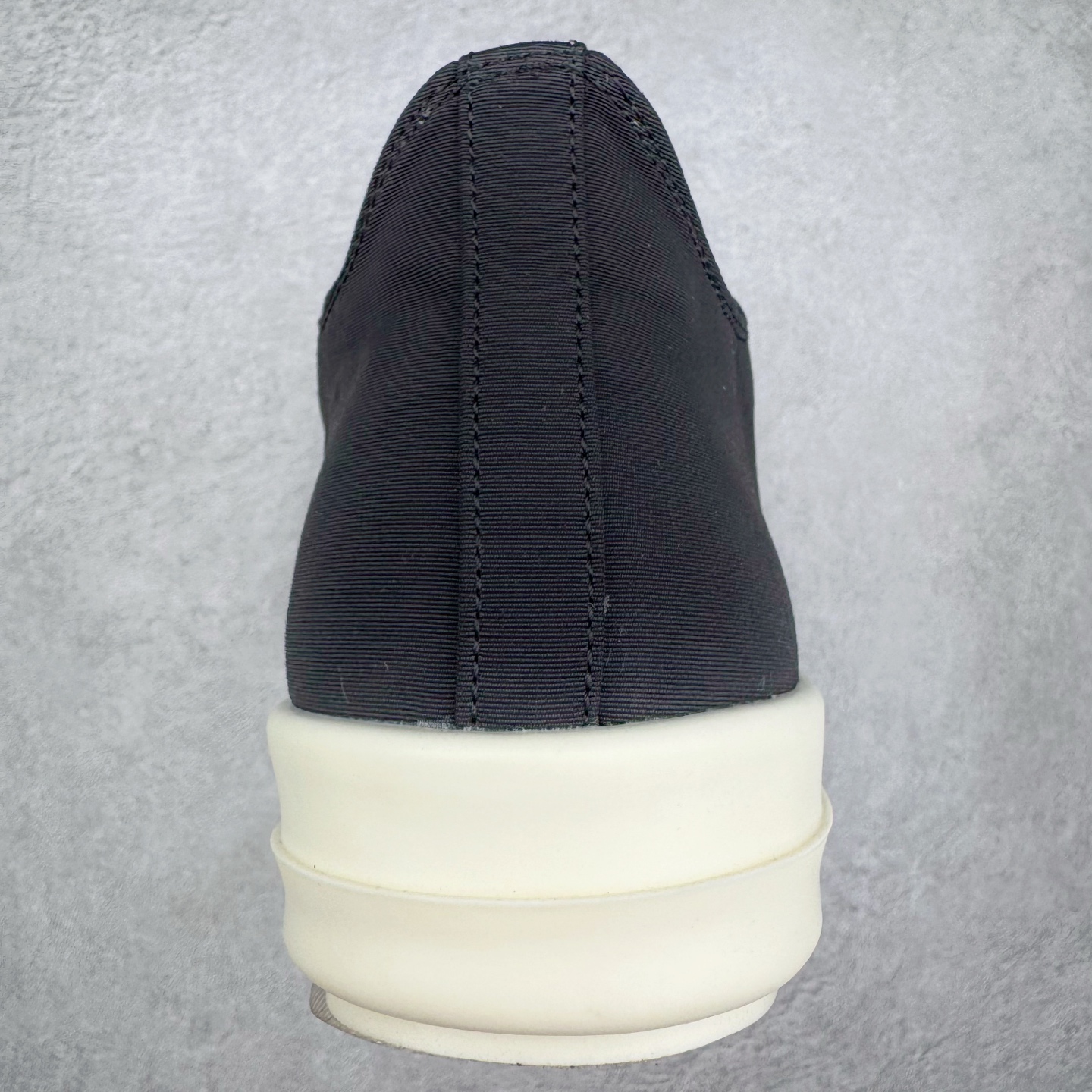 图片[8]-＃DG纯原 Rick Owens Drkshdw 瑞克·欧文斯低帮尼龙布时尚运动板鞋 黑白 二级市场已经7K以上 平台客户随意卖四位数 RO广东原厂出品 纯原天花板 原版一比一复刻 冲正绝不翻车 还原度达到百分之98以上 原楦开发纸版版型 ZP拆解原版1：1复模裁片纸版 力求做到0错位 这样才能达到和zp一致的鞋型味道 采用进口cnc数控机床开发对版独家tpu奶香大底 区别于市场所有版本 zp同源定制尼龙布 达到和zp一致手感 原厂进口细纹布 万邦订购原厂高弹粉红色海绵 内里搭配软质细腻羊皮 TPU高密度大底 软硬度透光度高已经测试和原版一致 尺码：36 37 38 39 40 41 42 43 44 45 46-选品中心