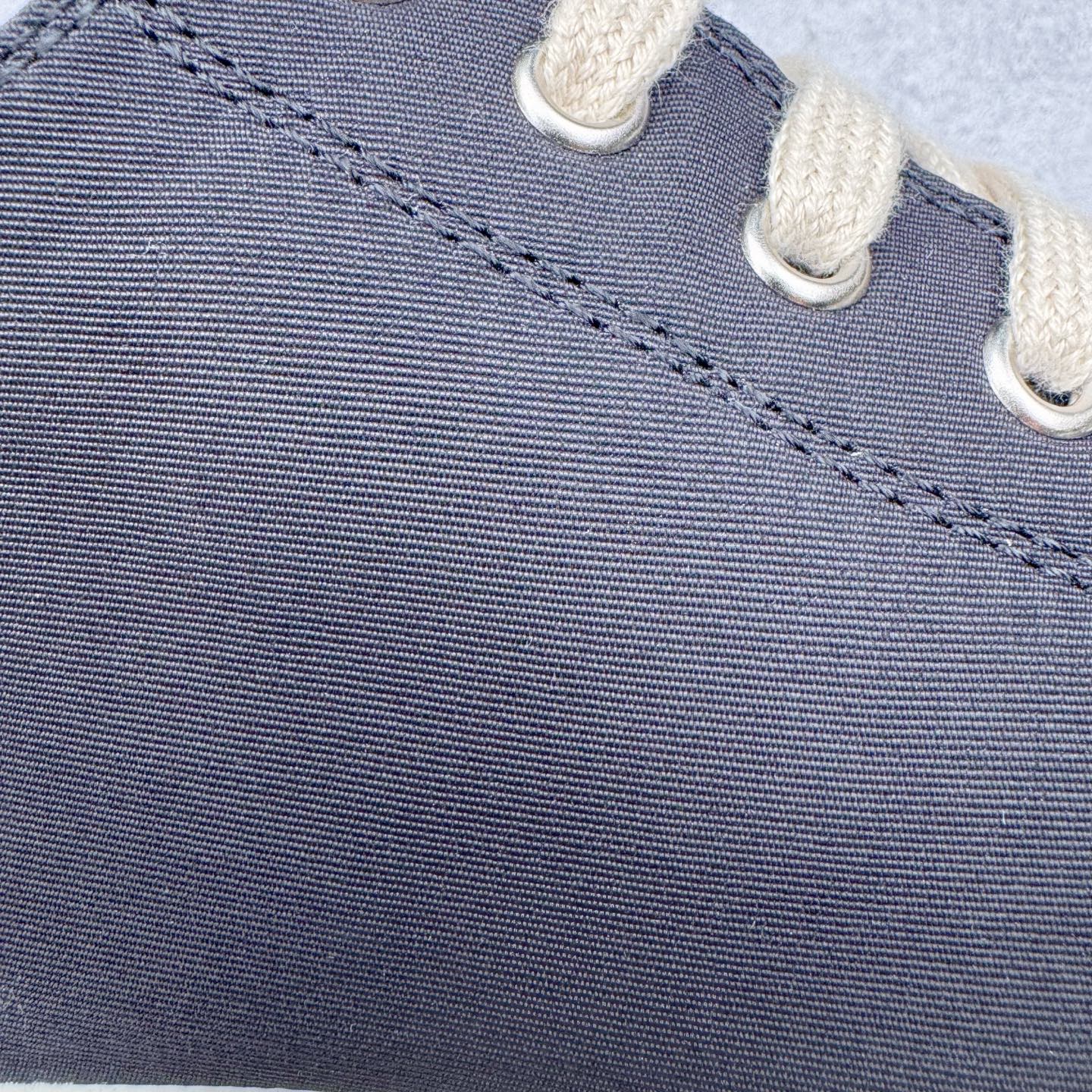 图片[12]-＃DG纯原 Rick Owens Drkshdw 瑞克·欧文斯低帮尼龙布时尚运动板鞋 黑白 二级市场已经7K以上 平台客户随意卖四位数 RO广东原厂出品 纯原天花板 原版一比一复刻 冲正绝不翻车 还原度达到百分之98以上 原楦开发纸版版型 ZP拆解原版1：1复模裁片纸版 力求做到0错位 这样才能达到和zp一致的鞋型味道 采用进口cnc数控机床开发对版独家tpu奶香大底 区别于市场所有版本 zp同源定制尼龙布 达到和zp一致手感 原厂进口细纹布 万邦订购原厂高弹粉红色海绵 内里搭配软质细腻羊皮 TPU高密度大底 软硬度透光度高已经测试和原版一致 尺码：36 37 38 39 40 41 42 43 44 45 46-选品中心