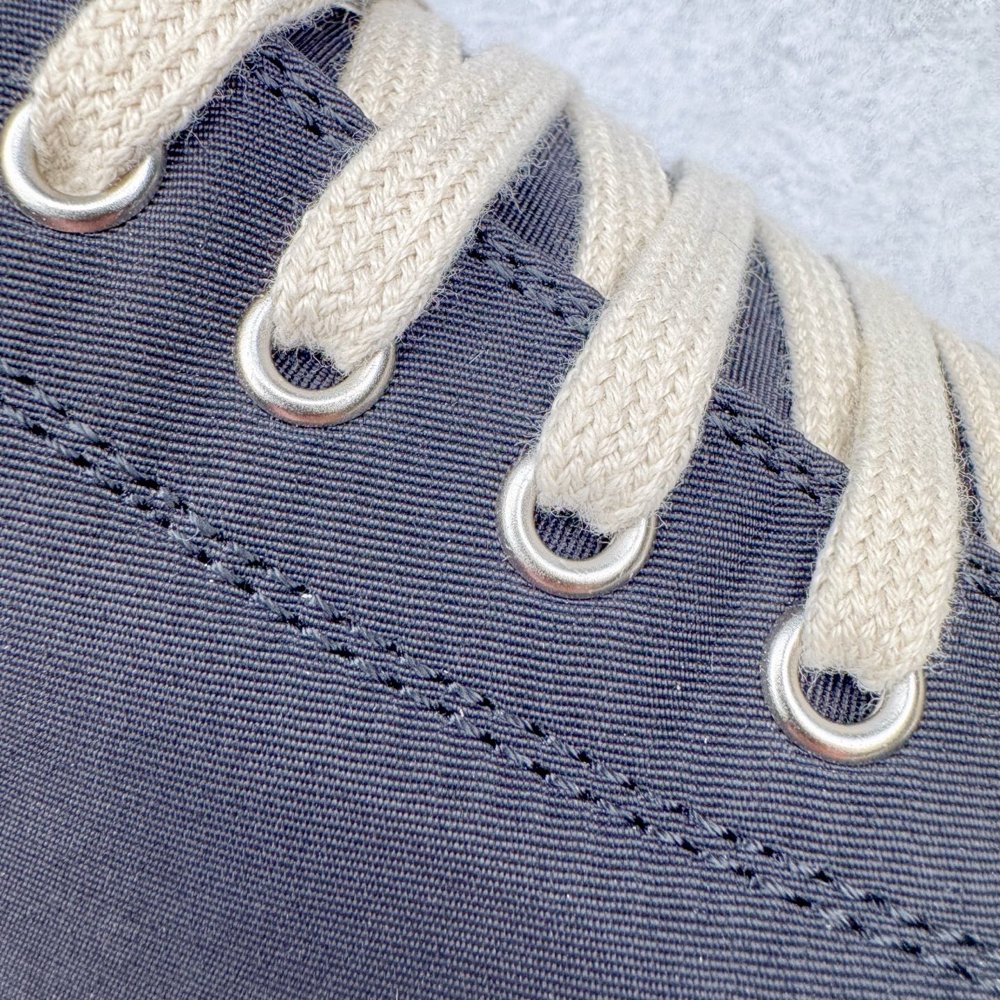 图片[13]-＃DG纯原 Rick Owens Drkshdw 瑞克·欧文斯低帮尼龙布时尚运动板鞋 黑白 二级市场已经7K以上 平台客户随意卖四位数 RO广东原厂出品 纯原天花板 原版一比一复刻 冲正绝不翻车 还原度达到百分之98以上 原楦开发纸版版型 ZP拆解原版1：1复模裁片纸版 力求做到0错位 这样才能达到和zp一致的鞋型味道 采用进口cnc数控机床开发对版独家tpu奶香大底 区别于市场所有版本 zp同源定制尼龙布 达到和zp一致手感 原厂进口细纹布 万邦订购原厂高弹粉红色海绵 内里搭配软质细腻羊皮 TPU高密度大底 软硬度透光度高已经测试和原版一致 尺码：36 37 38 39 40 41 42 43 44 45 46-选品中心