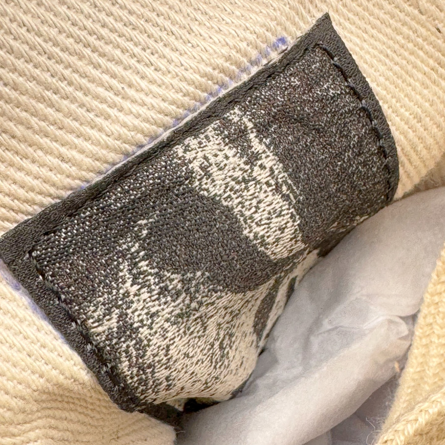 图片[22]-＃DG纯原 Rick Owens Drkshdw 瑞克·欧文斯低帮尼龙布时尚运动板鞋 黑白 二级市场已经7K以上 平台客户随意卖四位数 RO广东原厂出品 纯原天花板 原版一比一复刻 冲正绝不翻车 还原度达到百分之98以上 原楦开发纸版版型 ZP拆解原版1：1复模裁片纸版 力求做到0错位 这样才能达到和zp一致的鞋型味道 采用进口cnc数控机床开发对版独家tpu奶香大底 区别于市场所有版本 zp同源定制尼龙布 达到和zp一致手感 原厂进口细纹布 万邦订购原厂高弹粉红色海绵 内里搭配软质细腻羊皮 TPU高密度大底 软硬度透光度高已经测试和原版一致 尺码：36 37 38 39 40 41 42 43 44 45 46-选品中心