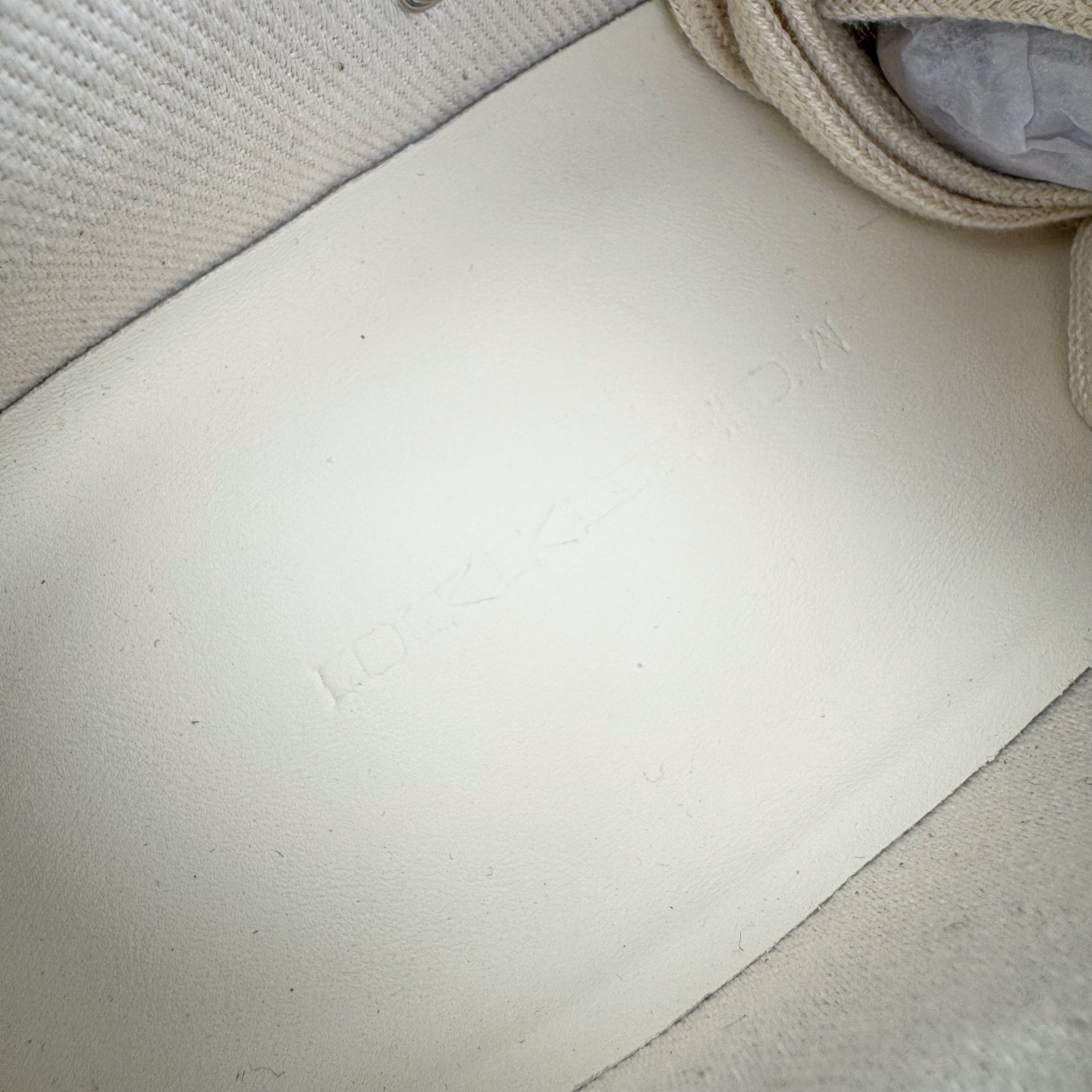 图片[19]-＃DG纯原 Rick Owens Drkshdw 瑞克·欧文斯低帮尼龙布时尚运动板鞋 黑白 二级市场已经7K以上 平台客户随意卖四位数 RO广东原厂出品 纯原天花板 原版一比一复刻 冲正绝不翻车 还原度达到百分之98以上 原楦开发纸版版型 ZP拆解原版1：1复模裁片纸版 力求做到0错位 这样才能达到和zp一致的鞋型味道 采用进口cnc数控机床开发对版独家tpu奶香大底 区别于市场所有版本 zp同源定制尼龙布 达到和zp一致手感 原厂进口细纹布 万邦订购原厂高弹粉红色海绵 内里搭配软质细腻羊皮 TPU高密度大底 软硬度透光度高已经测试和原版一致 尺码：36 37 38 39 40 41 42 43 44 45 46-选品中心