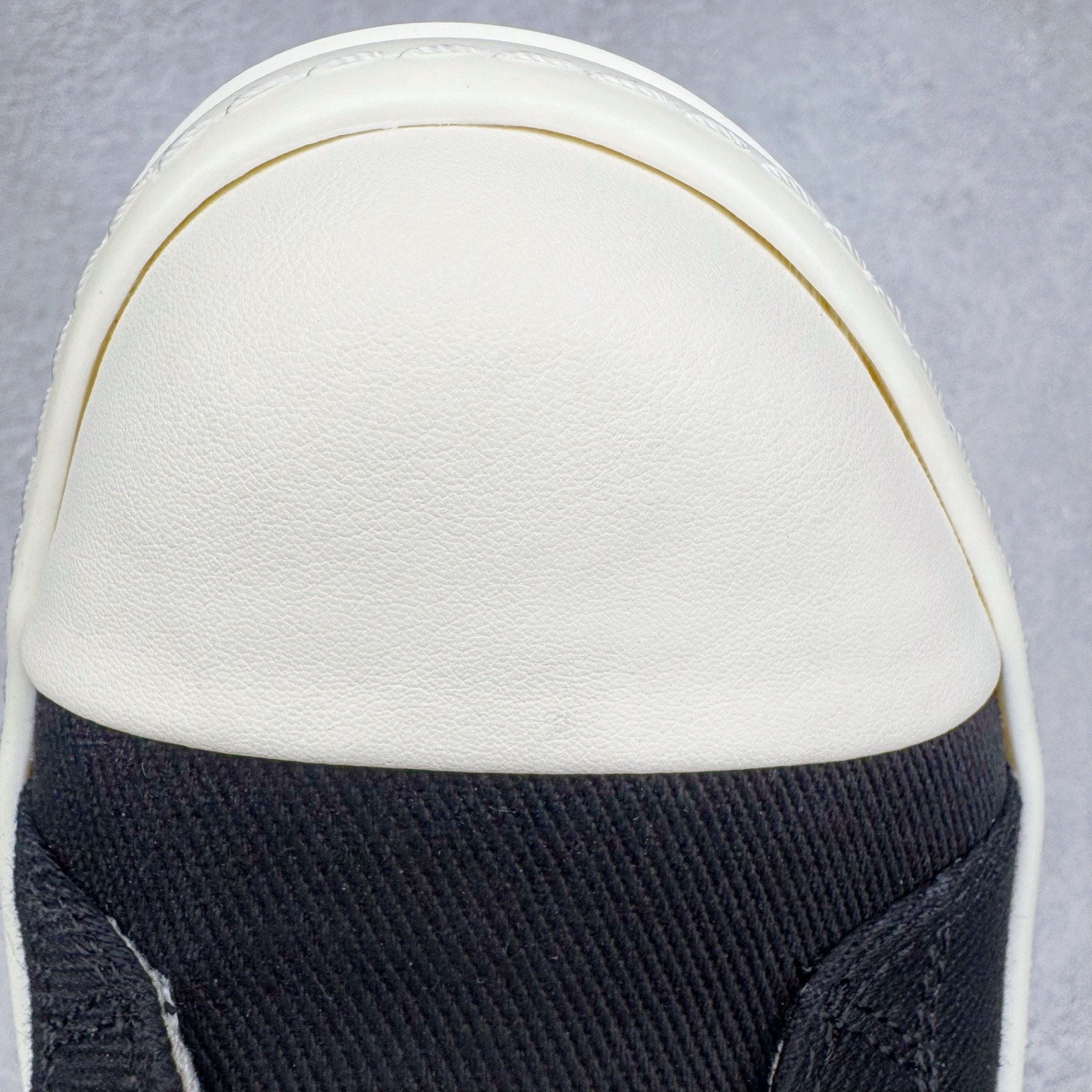 图片[15]-＃DG纯原 Rick Owens Drkshdw 瑞克·欧文斯低帮尼龙布时尚运动板鞋 黑白 二级市场已经7K以上 平台客户随意卖四位数 RO广东原厂出品 纯原天花板 原版一比一复刻 冲正绝不翻车 还原度达到百分之98以上 原楦开发纸版版型 ZP拆解原版1：1复模裁片纸版 力求做到0错位 这样才能达到和zp一致的鞋型味道 采用进口cnc数控机床开发对版独家tpu奶香大底 区别于市场所有版本 zp同源定制尼龙布 达到和zp一致手感 原厂进口细纹布 万邦订购原厂高弹粉红色海绵 内里搭配软质细腻羊皮 TPU高密度大底 软硬度透光度高已经测试和原版一致 尺码：36 37 38 39 40 41 42 43 44 45 46-选品中心