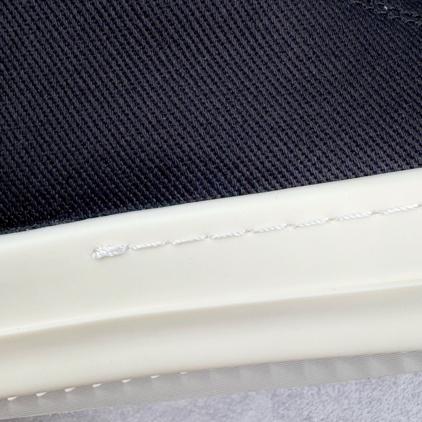 图片[11]-＃DG纯原 Rick Owens Drkshdw 瑞克·欧文斯低帮尼龙布时尚运动板鞋 黑白 二级市场已经7K以上 平台客户随意卖四位数 RO广东原厂出品 纯原天花板 原版一比一复刻 冲正绝不翻车 还原度达到百分之98以上 原楦开发纸版版型 ZP拆解原版1：1复模裁片纸版 力求做到0错位 这样才能达到和zp一致的鞋型味道 采用进口cnc数控机床开发对版独家tpu奶香大底 区别于市场所有版本 zp同源定制尼龙布 达到和zp一致手感 原厂进口细纹布 万邦订购原厂高弹粉红色海绵 内里搭配软质细腻羊皮 TPU高密度大底 软硬度透光度高已经测试和原版一致 尺码：36 37 38 39 40 41 42 43 44 45 46-选品中心