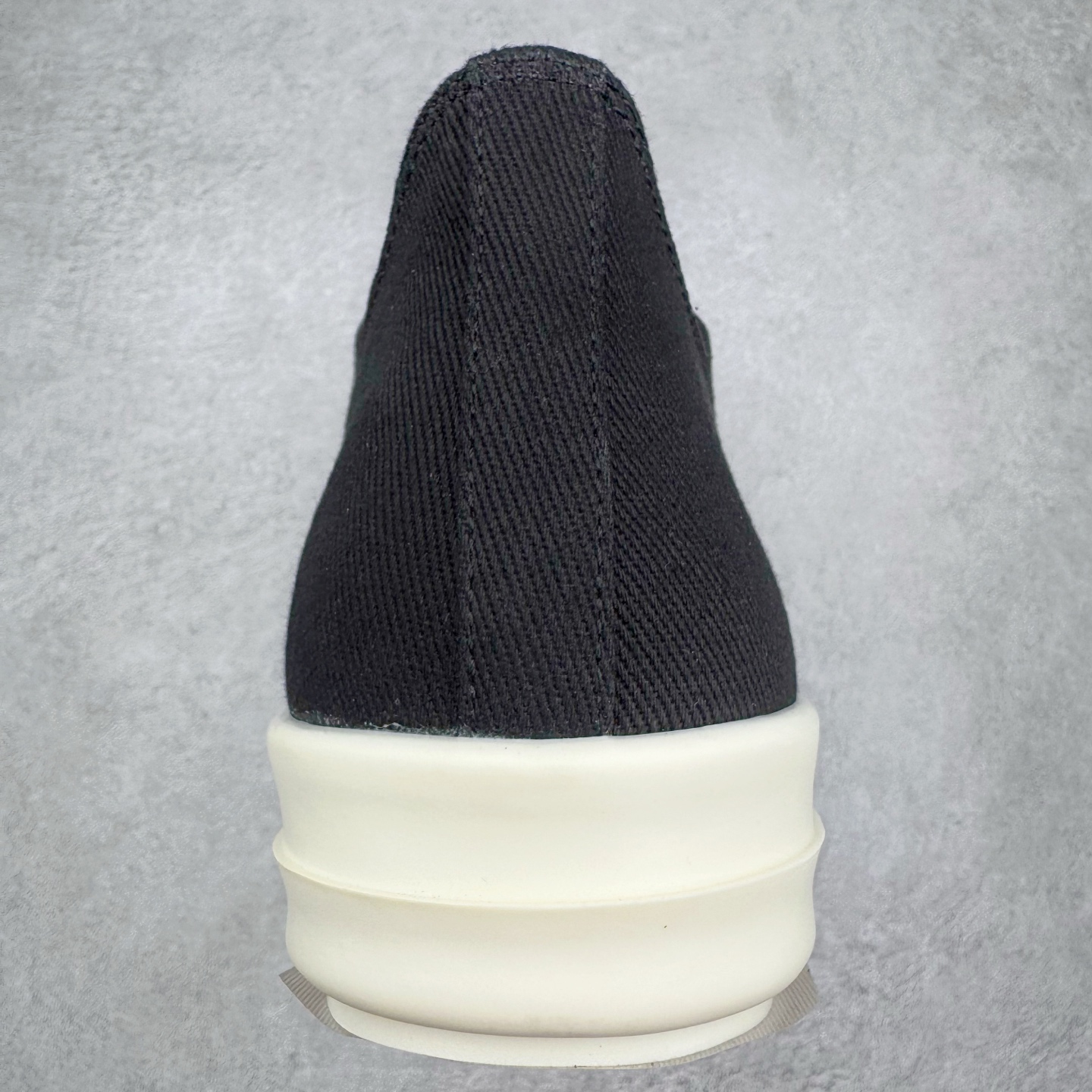 图片[8]-＃DG纯原 Rick Owens Drkshdw 瑞克·欧文斯低帮尼龙布时尚运动板鞋 黑白 二级市场已经7K以上 平台客户随意卖四位数 RO广东原厂出品 纯原天花板 原版一比一复刻 冲正绝不翻车 还原度达到百分之98以上 原楦开发纸版版型 ZP拆解原版1：1复模裁片纸版 力求做到0错位 这样才能达到和zp一致的鞋型味道 采用进口cnc数控机床开发对版独家tpu奶香大底 区别于市场所有版本 zp同源定制尼龙布 达到和zp一致手感 原厂进口细纹布 万邦订购原厂高弹粉红色海绵 内里搭配软质细腻羊皮 TPU高密度大底 软硬度透光度高已经测试和原版一致 尺码：36 37 38 39 40 41 42 43 44 45 46-选品中心