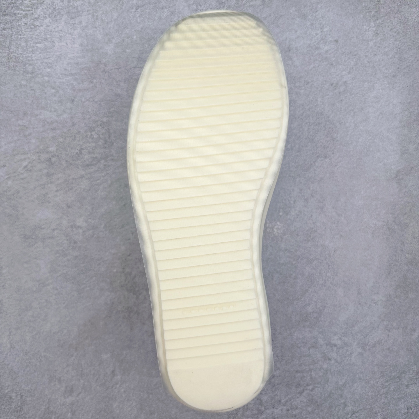 图片[9]-＃DG纯原 Rick Owens Drkshdw 瑞克·欧文斯低帮尼龙布时尚运动板鞋 黑白 二级市场已经7K以上 平台客户随意卖四位数 RO广东原厂出品 纯原天花板 原版一比一复刻 冲正绝不翻车 还原度达到百分之98以上 原楦开发纸版版型 ZP拆解原版1：1复模裁片纸版 力求做到0错位 这样才能达到和zp一致的鞋型味道 采用进口cnc数控机床开发对版独家tpu奶香大底 区别于市场所有版本 zp同源定制尼龙布 达到和zp一致手感 原厂进口细纹布 万邦订购原厂高弹粉红色海绵 内里搭配软质细腻羊皮 TPU高密度大底 软硬度透光度高已经测试和原版一致 尺码：36 37 38 39 40 41 42 43 44 45 46-选品中心