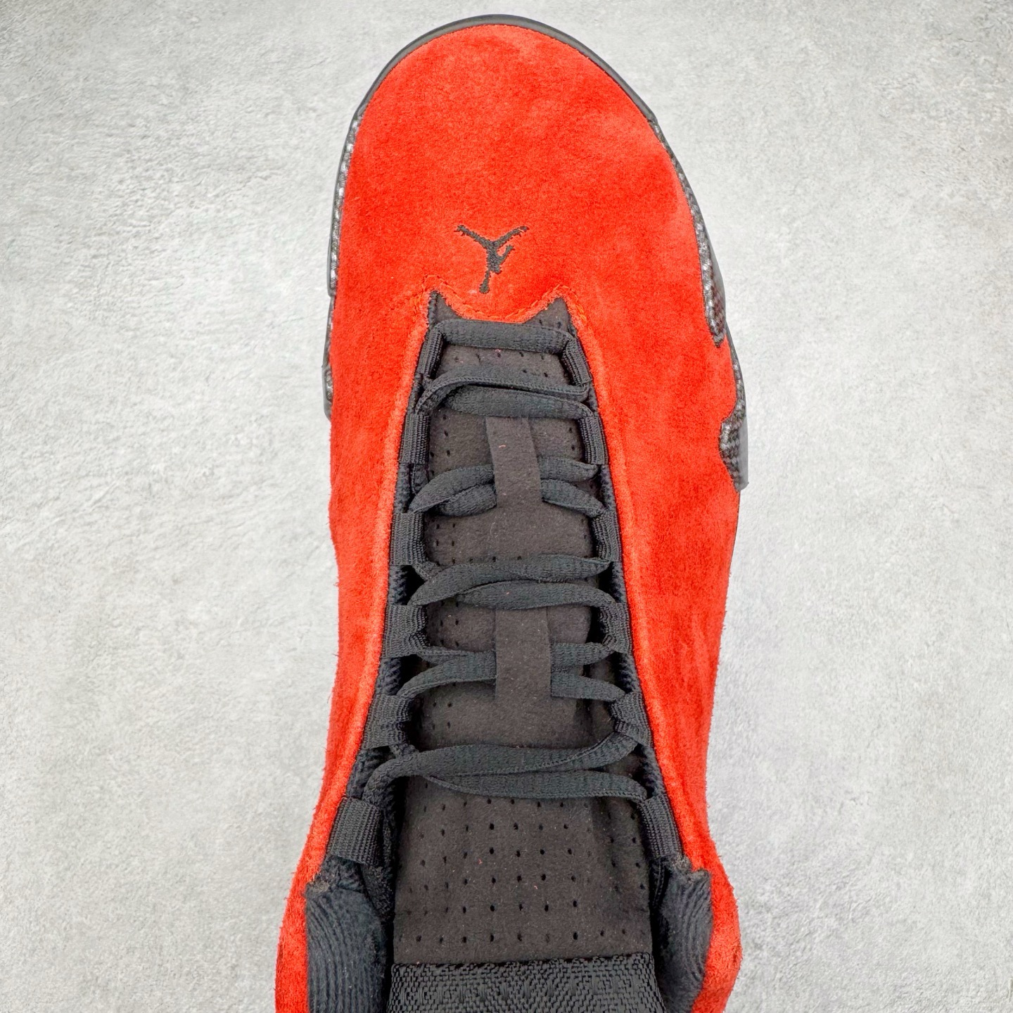 图片[4]-＃Kw纯原福利 Air Jordan AJ14 红色 IF5015-600 外贸特供批次 原楦原档案数据开模打造 原厂中底拉帮钢印 原盒原配 以法拉利 550 Maranello 为设计灵感 类似跑车的全新流线鞋型 鞋头的麂皮与鞋身的荔枝皮相结合 最具代表性的黑红配色 中底内侧开创性的透气孔设计 看起来与跑车的进气口如出一辙 盾牌造型更能让人们直接想到法拉利的 Logo 尺码：40 40.5 41 42 42.5 43 44 44.5 45 46 47.5-选品中心