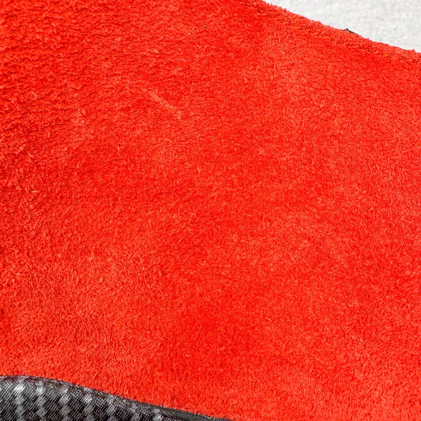 图片[15]-＃Kw纯原福利 Air Jordan AJ14 红色 IF5015-600 外贸特供批次 原楦原档案数据开模打造 原厂中底拉帮钢印 原盒原配 以法拉利 550 Maranello 为设计灵感 类似跑车的全新流线鞋型 鞋头的麂皮与鞋身的荔枝皮相结合 最具代表性的黑红配色 中底内侧开创性的透气孔设计 看起来与跑车的进气口如出一辙 盾牌造型更能让人们直接想到法拉利的 Logo 尺码：40 40.5 41 42 42.5 43 44 44.5 45 46 47.5-选品中心